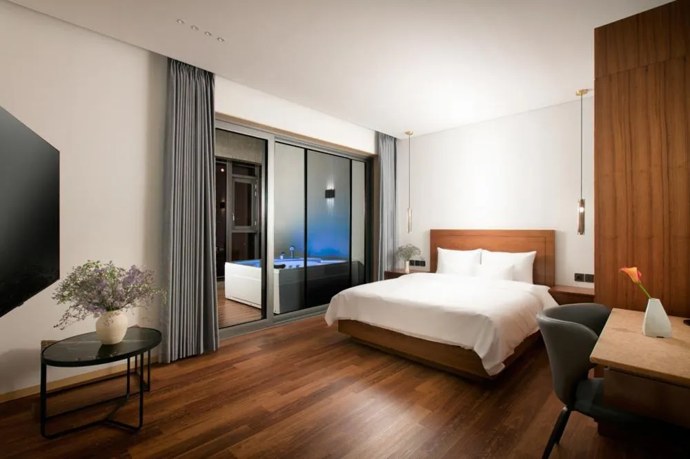 Photo of the whole room, Bed in Daon Hotel