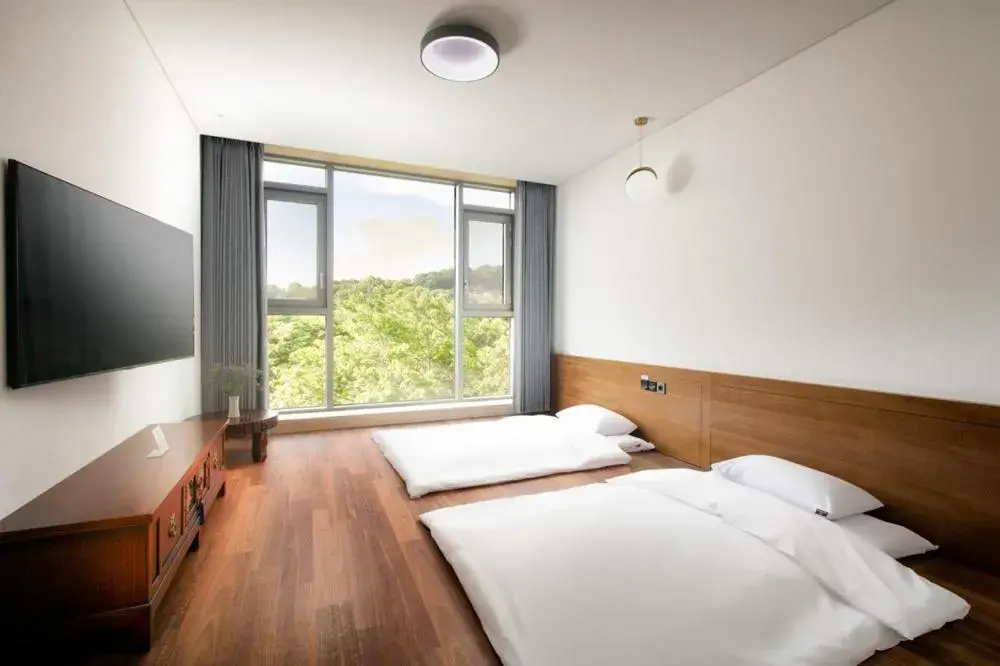 Photo of the whole room, Bed in Daon Hotel Photo of the whole room, Bed in Daon Hotel