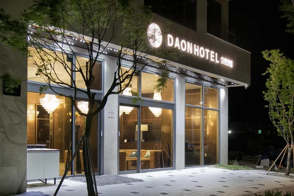 Facade/entrance in Daon Hotel