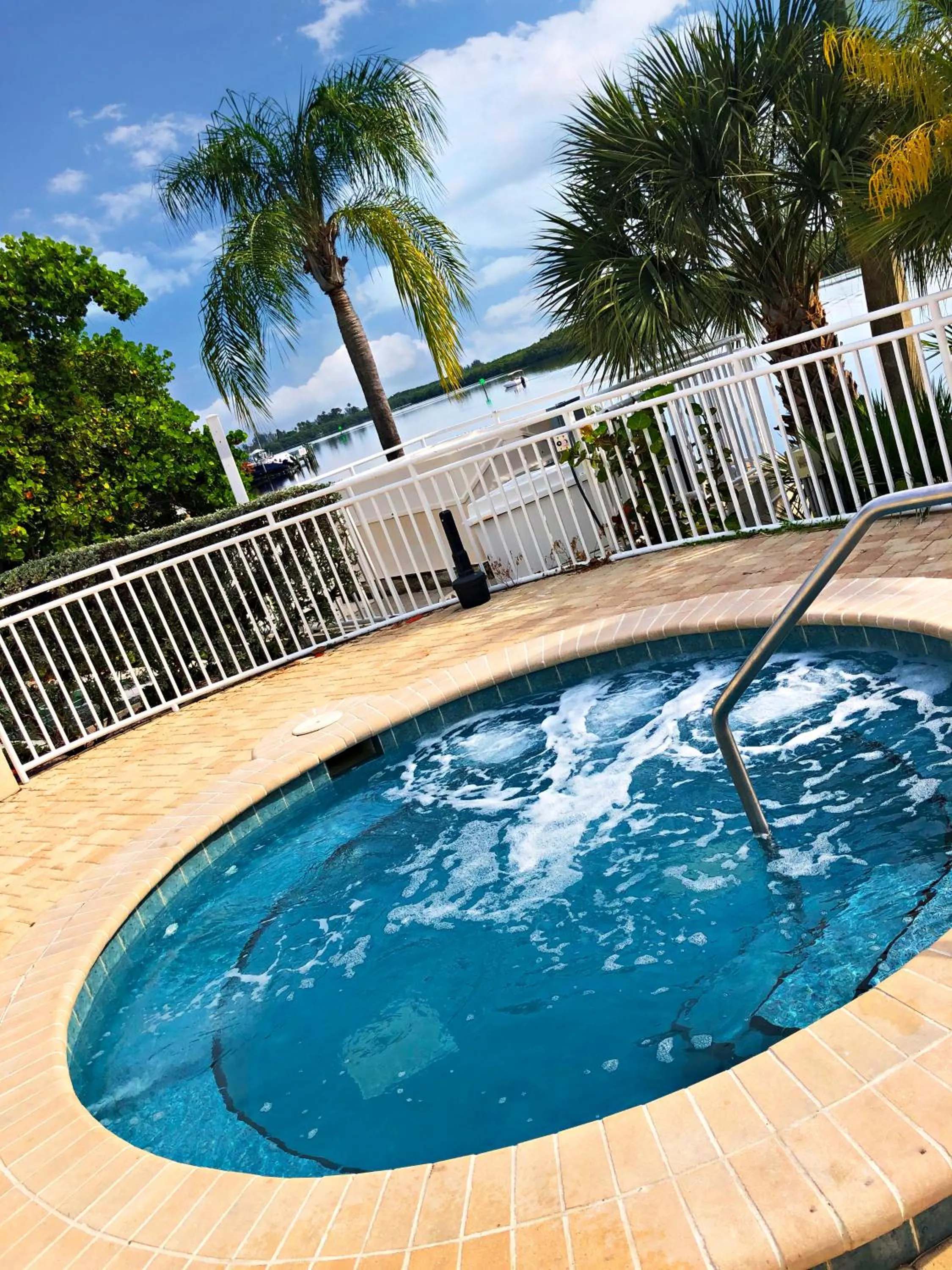 Hot Tub in Little Harbor #205 the place to stay