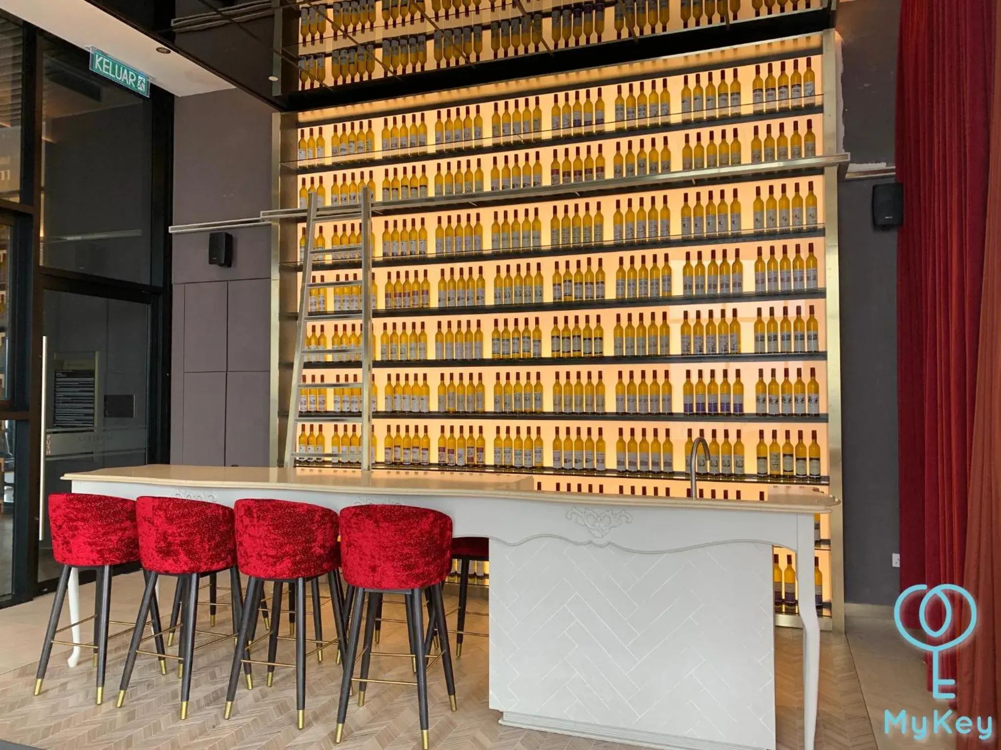 Lounge or bar in Scarletz Suites KLCC by MyKey Lounge or bar in Scarletz Suites KLCC by MyKey