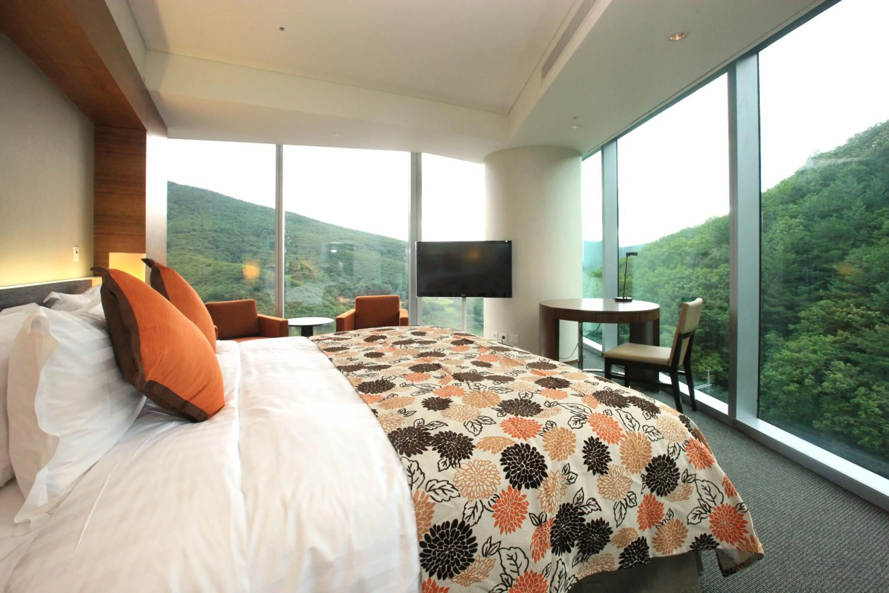 Bed in High1 Grand Hotel Convention Tower