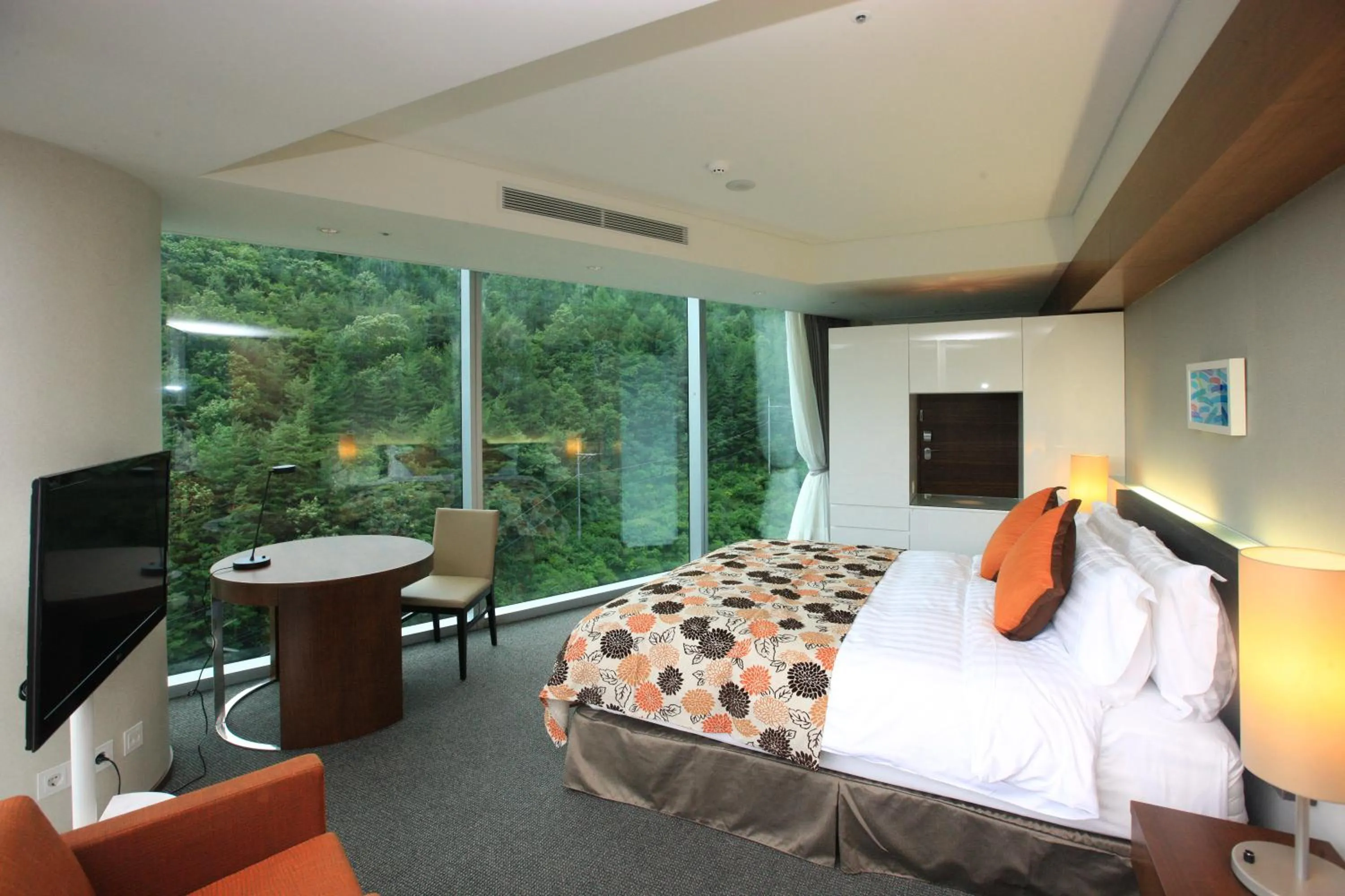 Bed in High1 Grand Hotel Convention Tower