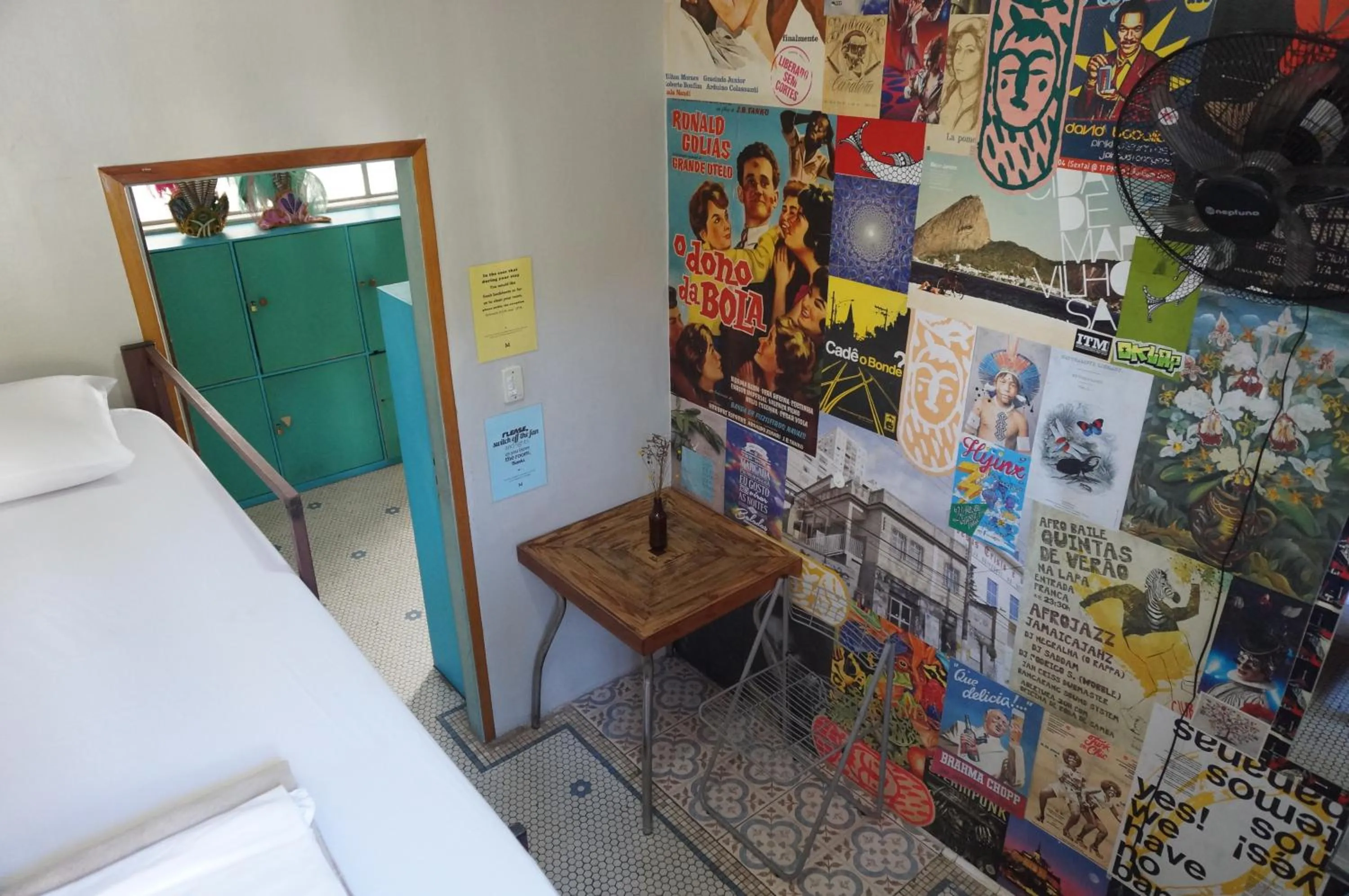 Twin Room with Shared Bathroom in Mambembe Hostel