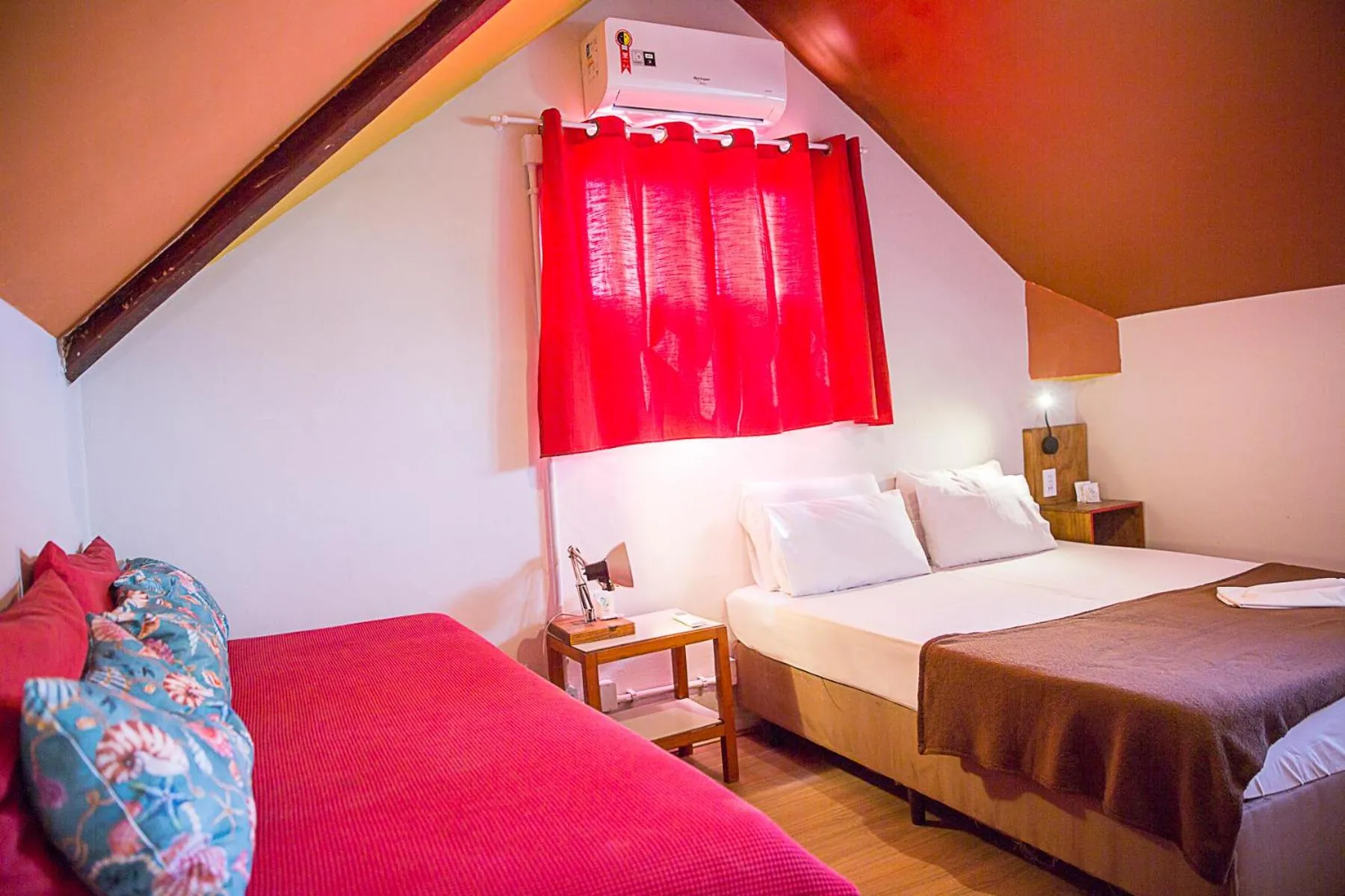 Double or Twin Room with City View in Mambembe Hostel