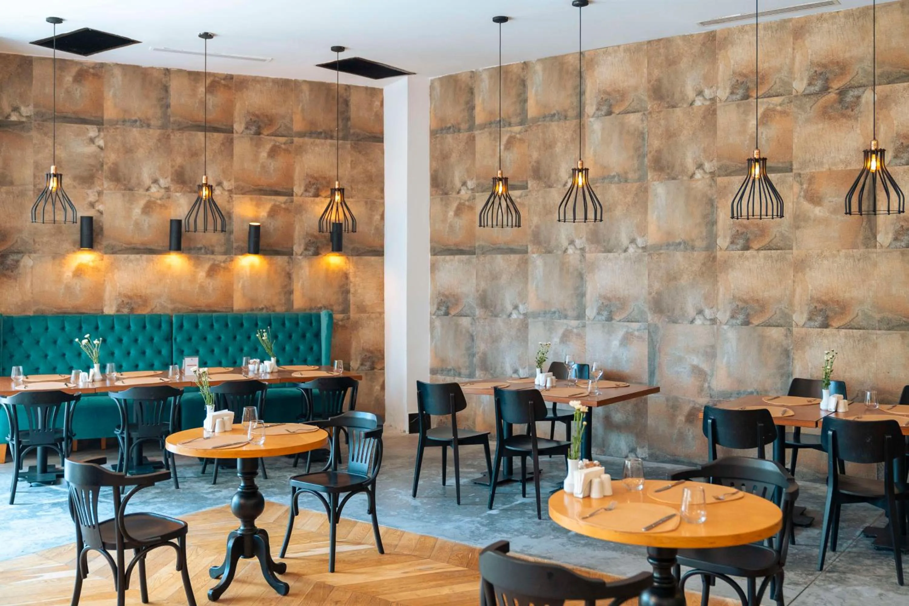 Dining area in DoubleTree by Hilton Antalya-Kemer All-Inclusive Resort