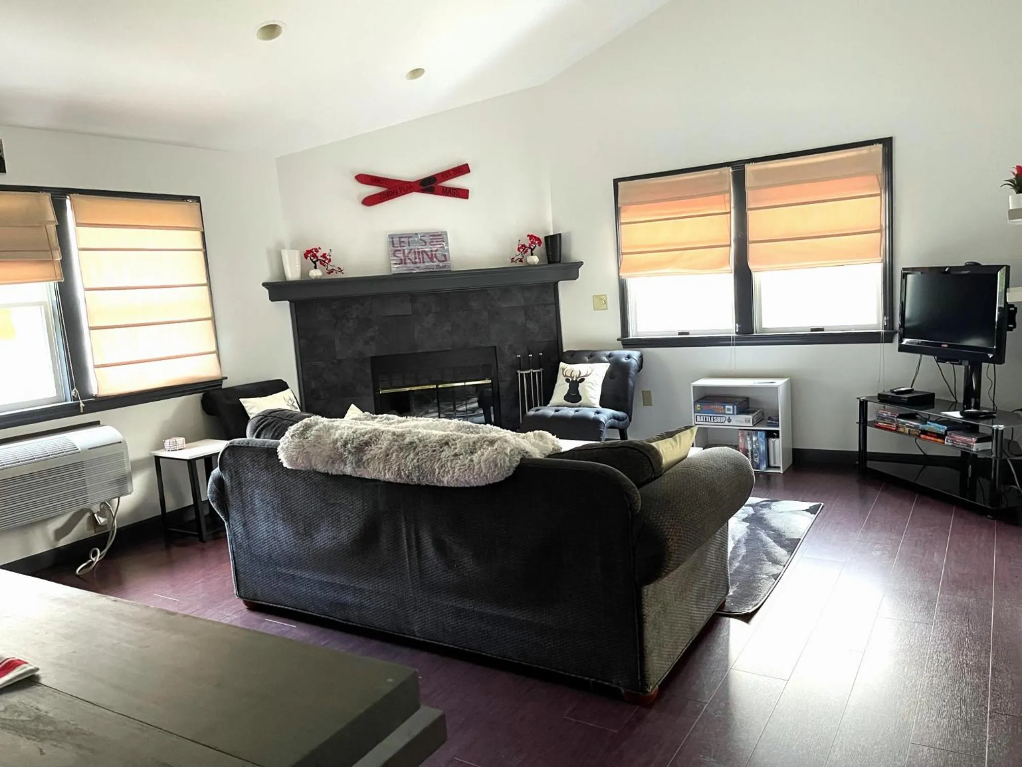 Living room, Bed in Gorgeous Ski On/Off 2 BR Sleeps 8 Jiminy-Must See Luxury