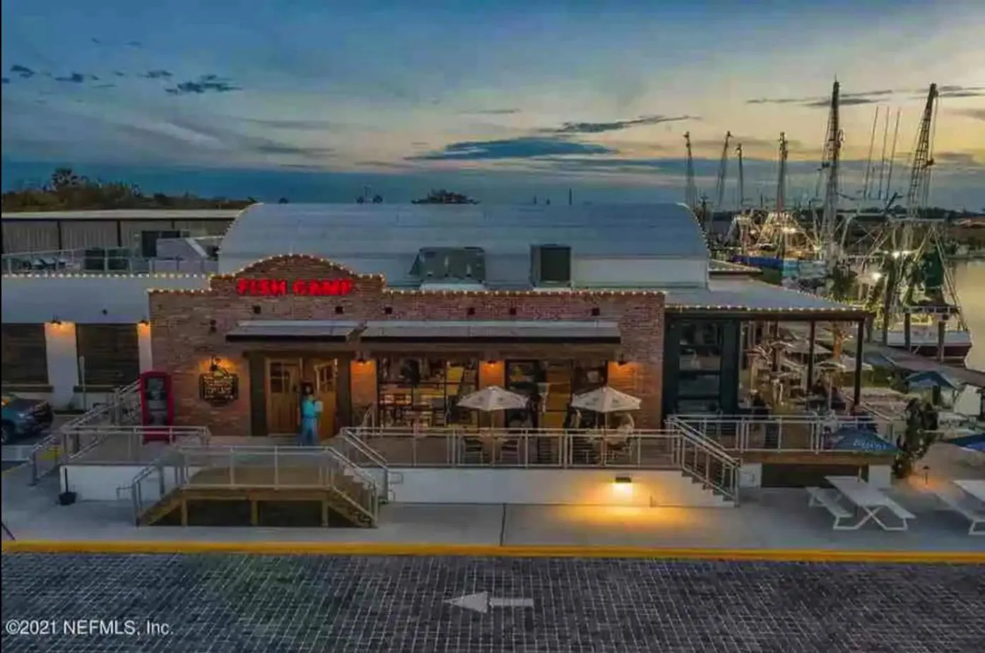 Property building in Casa Escuela