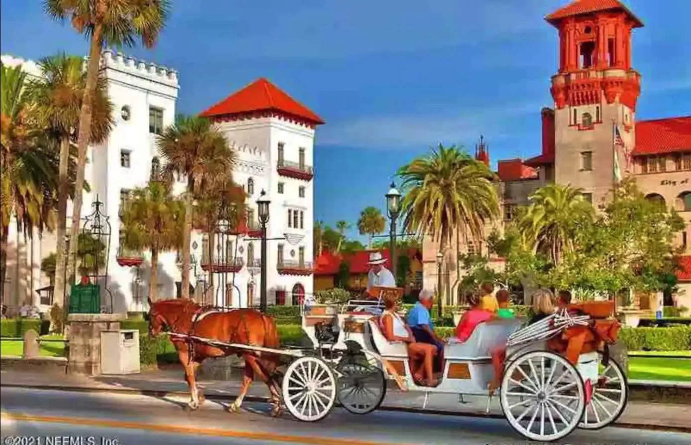 Nearby landmark in Casa Escuela