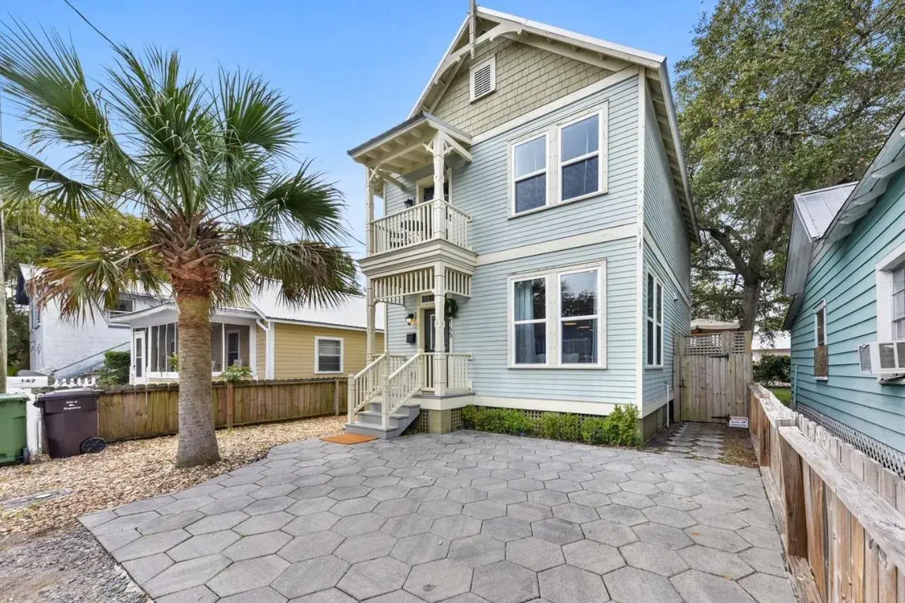 Three-Bedroom House in Casa Escuela Three-Bedroom House in Casa Escuela