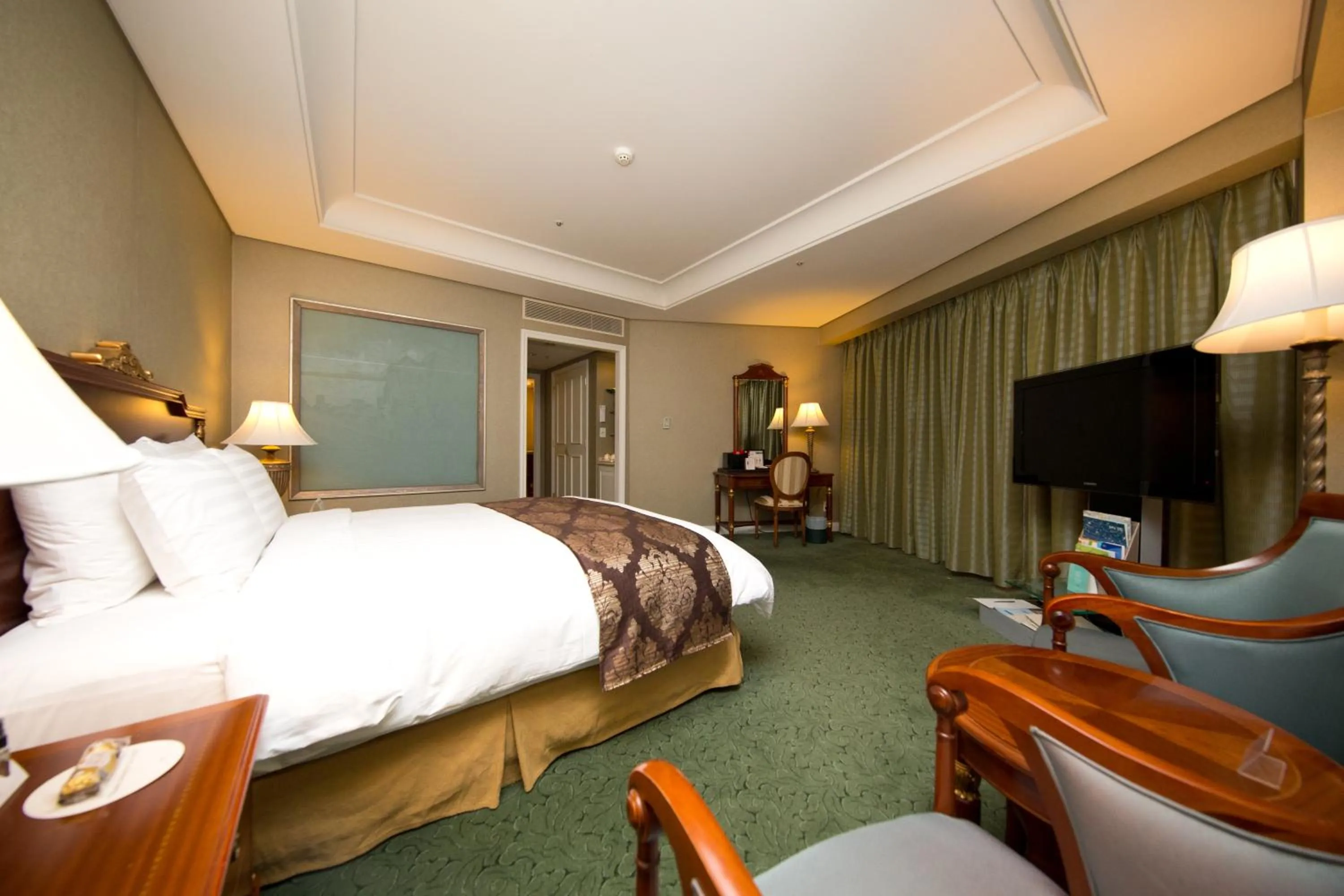 Bed in High1 Grand Hotel Main Tower