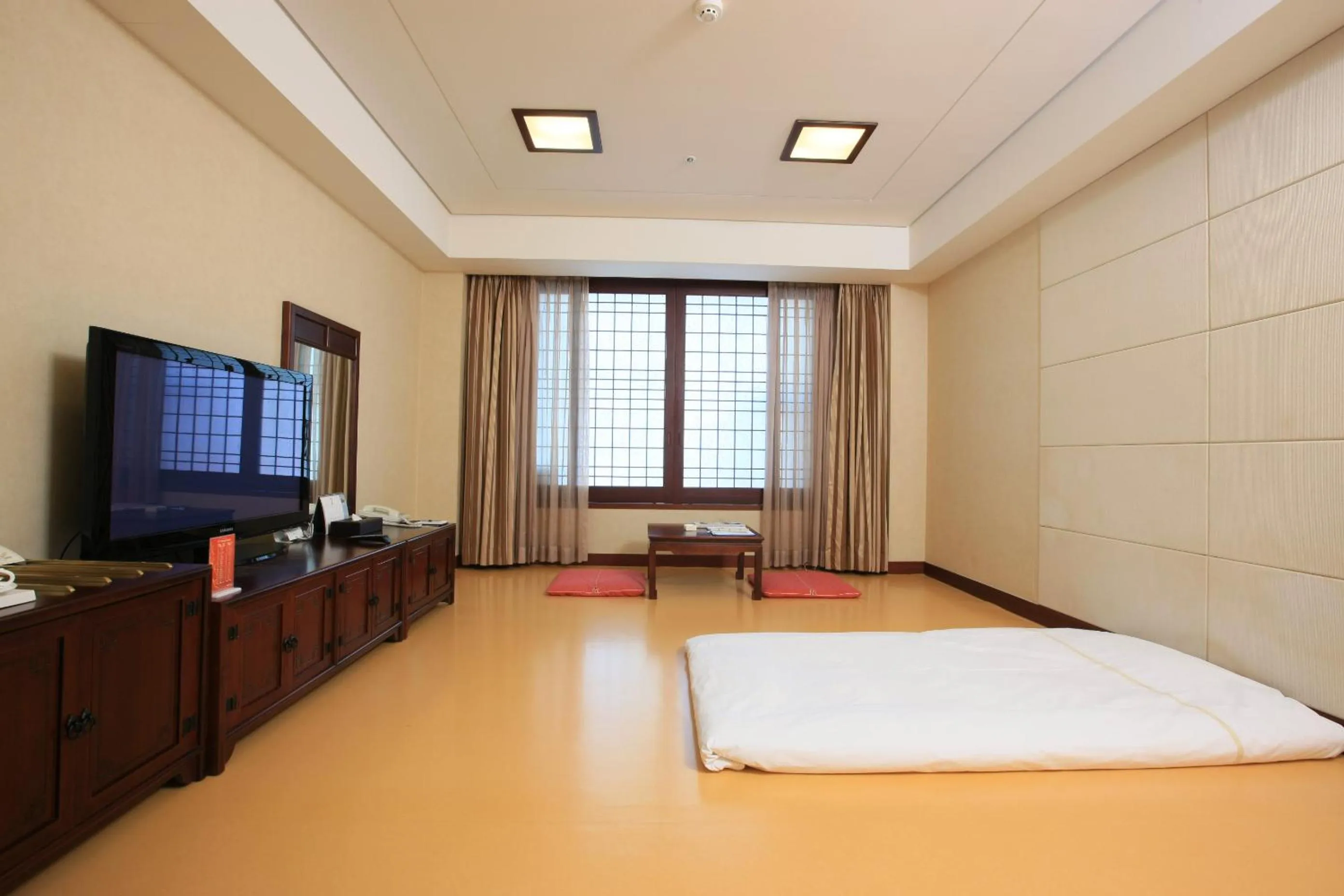 Bed in High1 Grand Hotel Main Tower