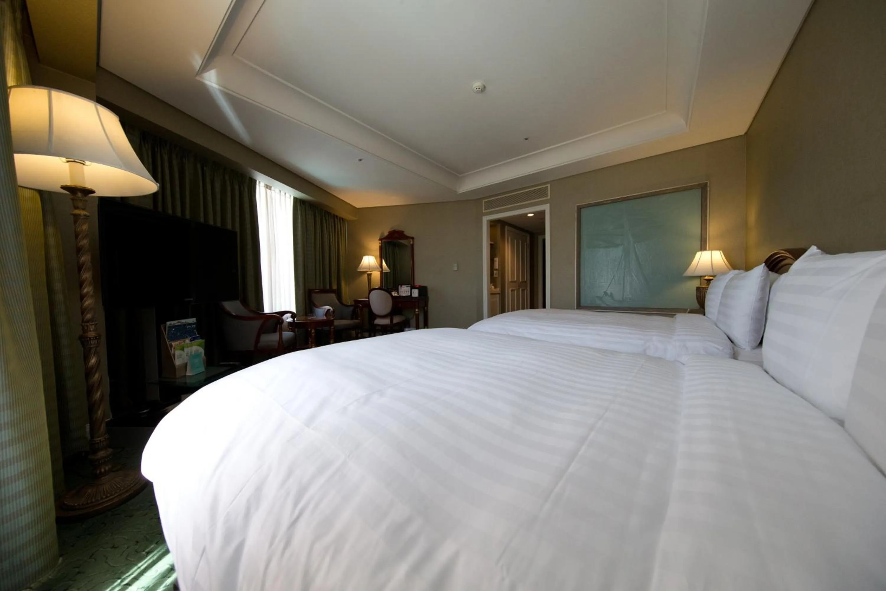 Bed in High1 Grand Hotel Main Tower