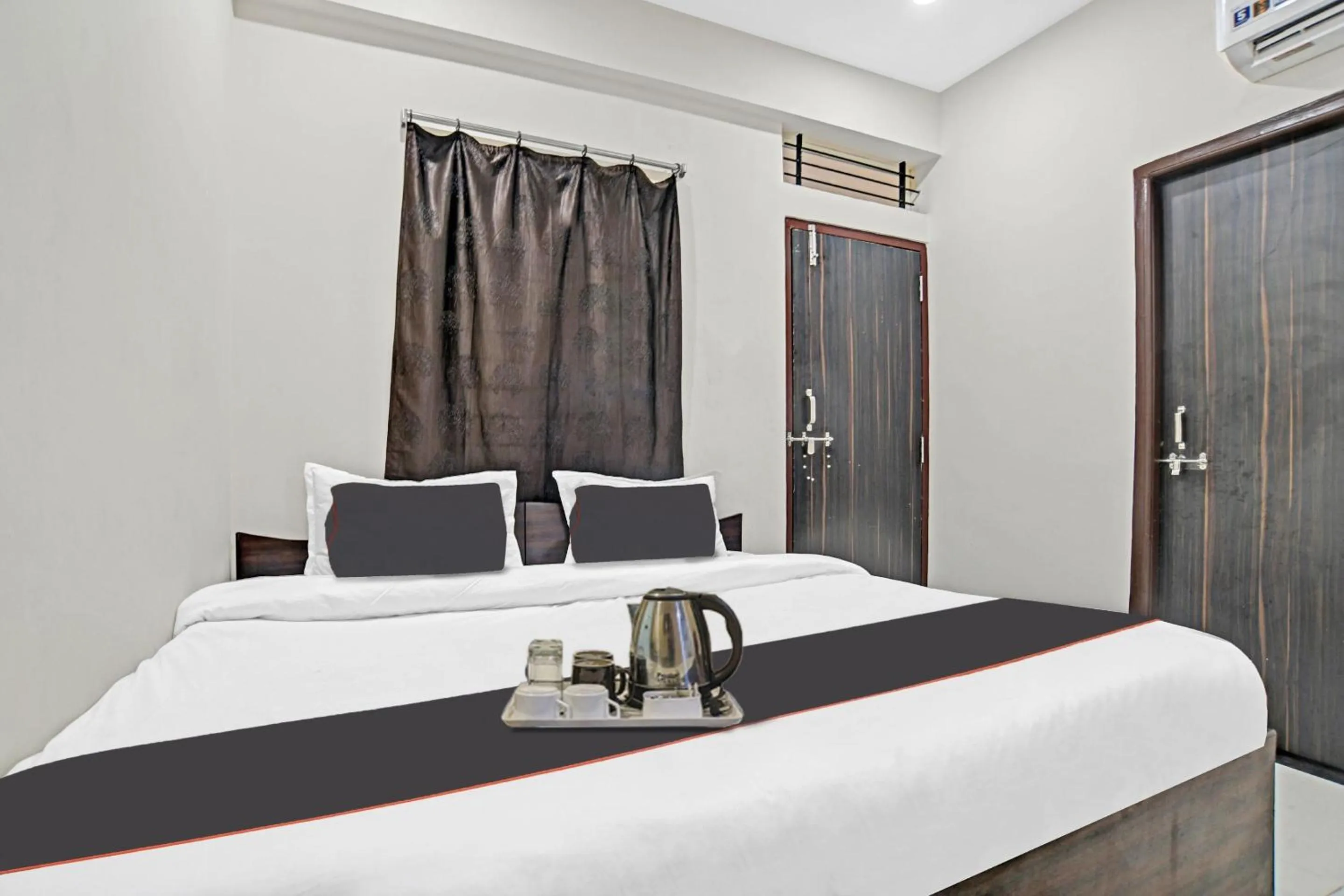 Bedroom, Bed in HOTEL DREAM PALACE