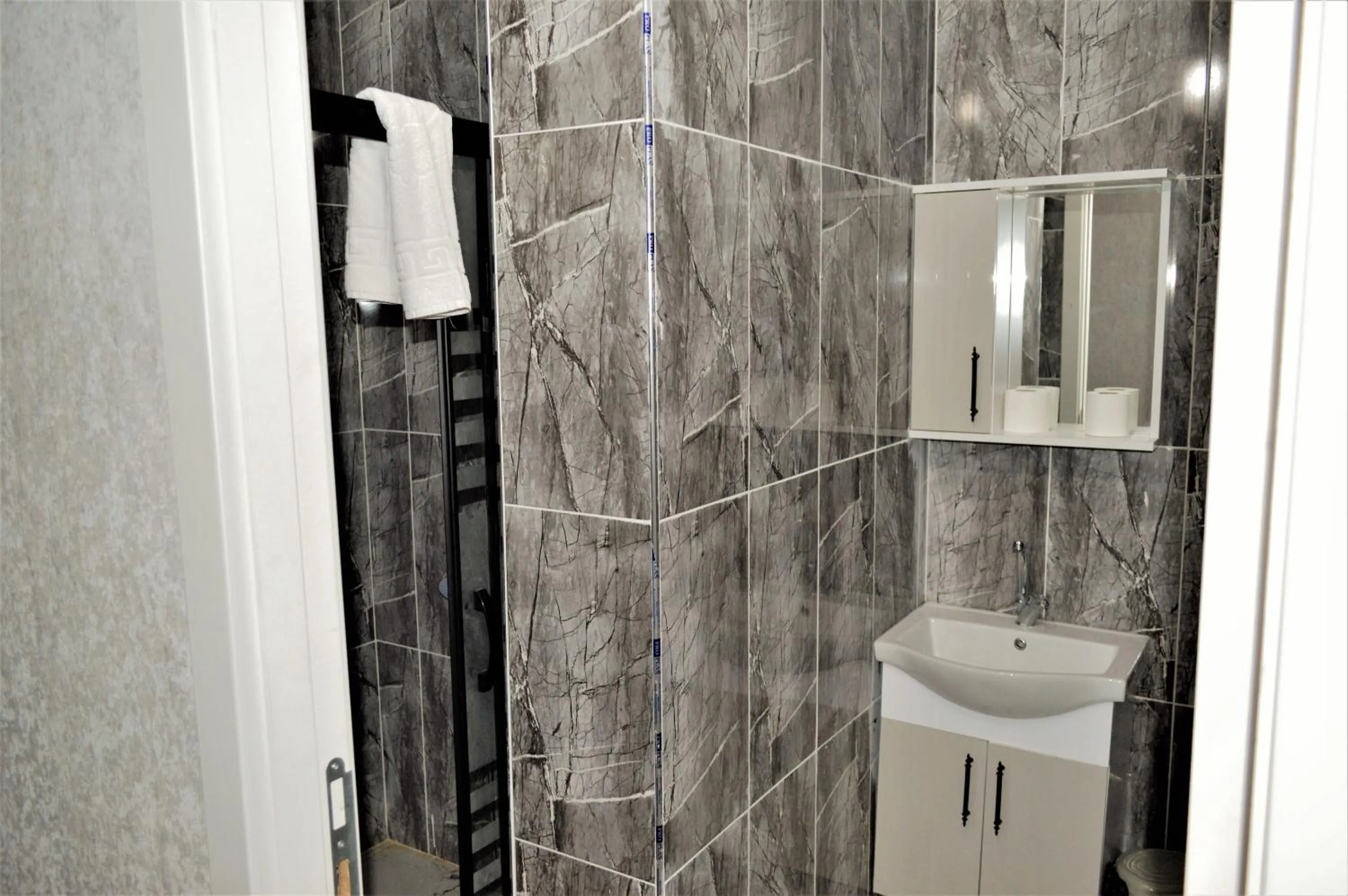 Shower in Vip Suit Otel