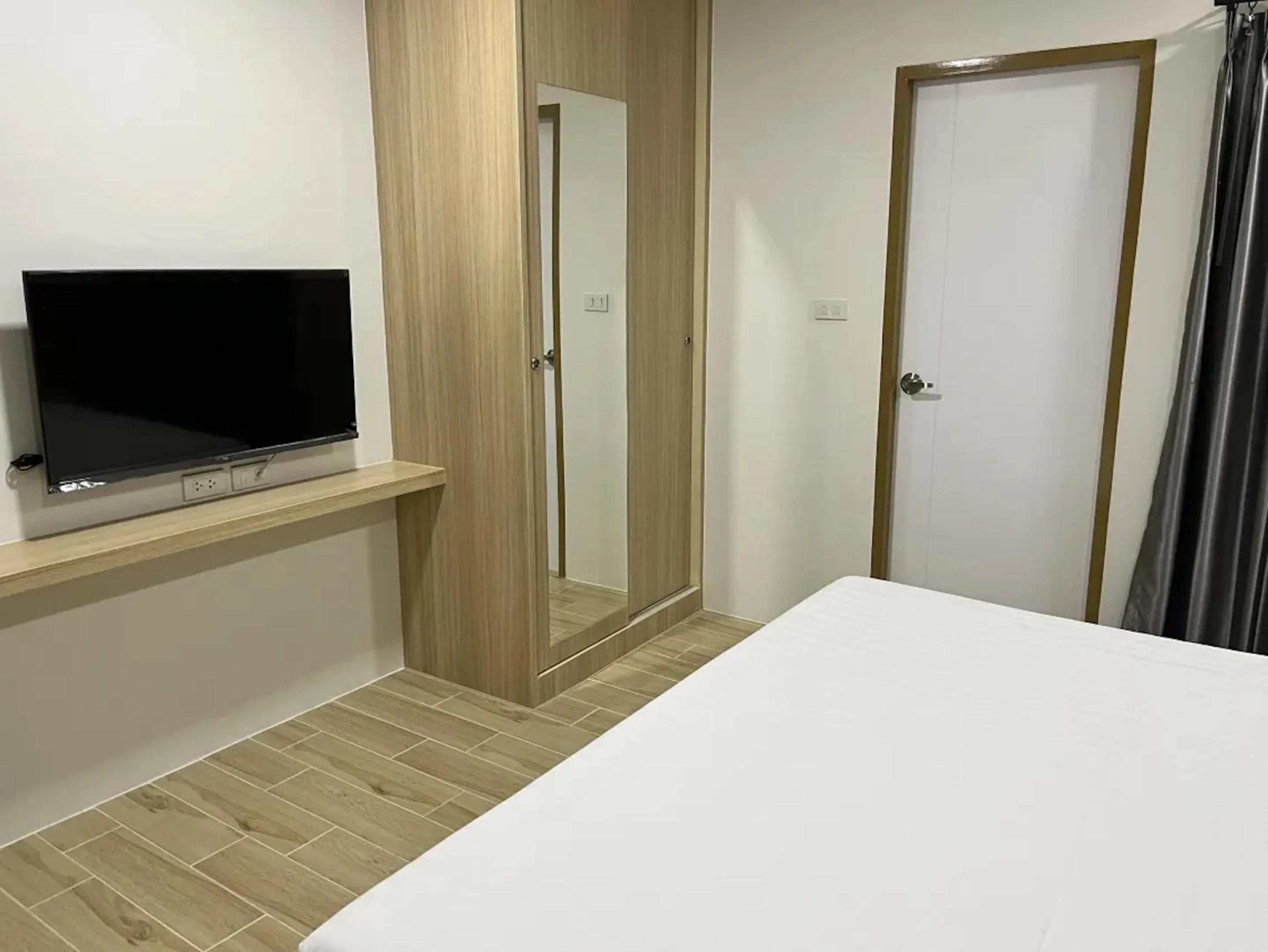 Bed in Zayn Express & Suites