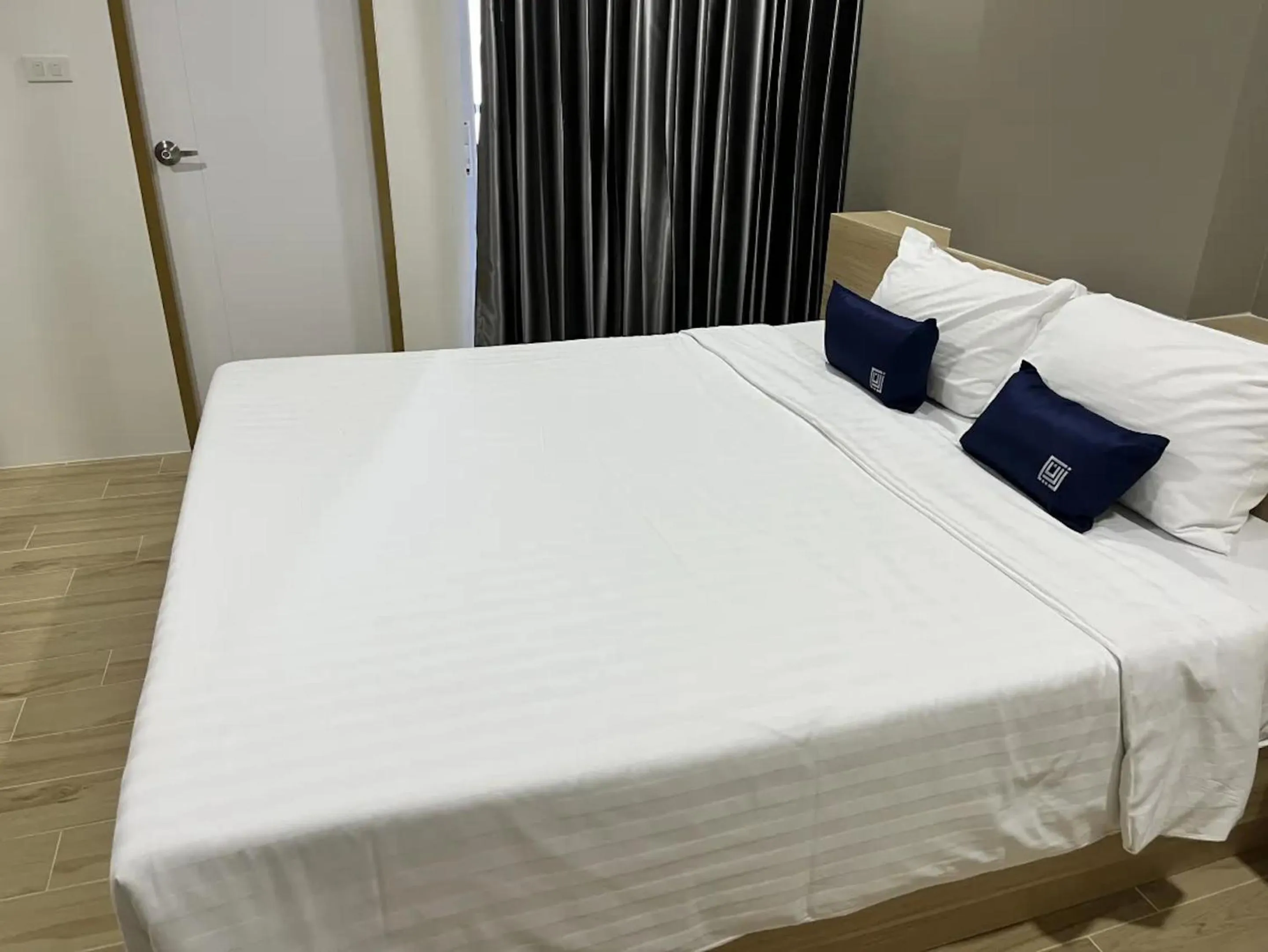 Bed in Zayn Express & Suites