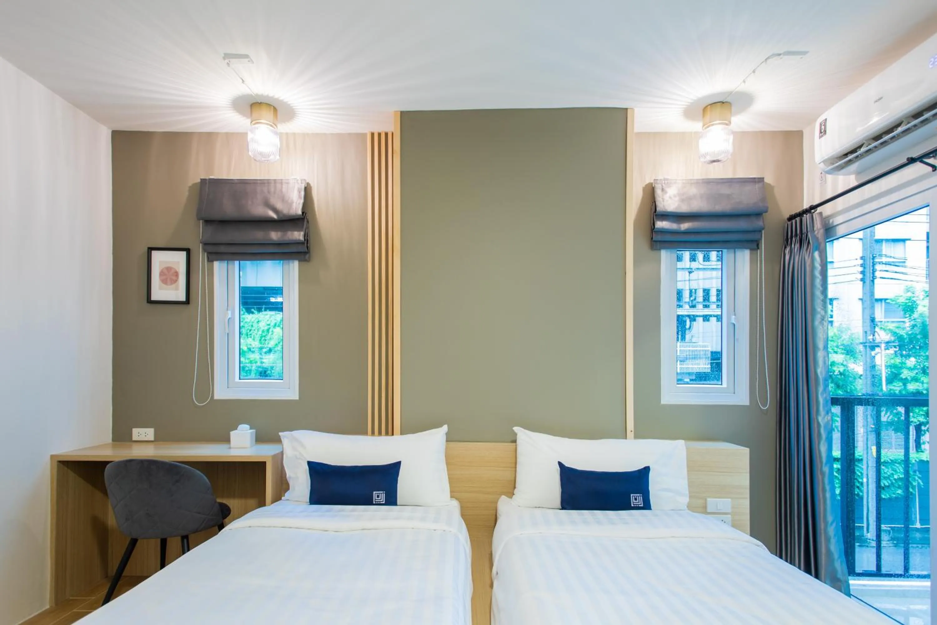 Bed in Zayn Express & Suites