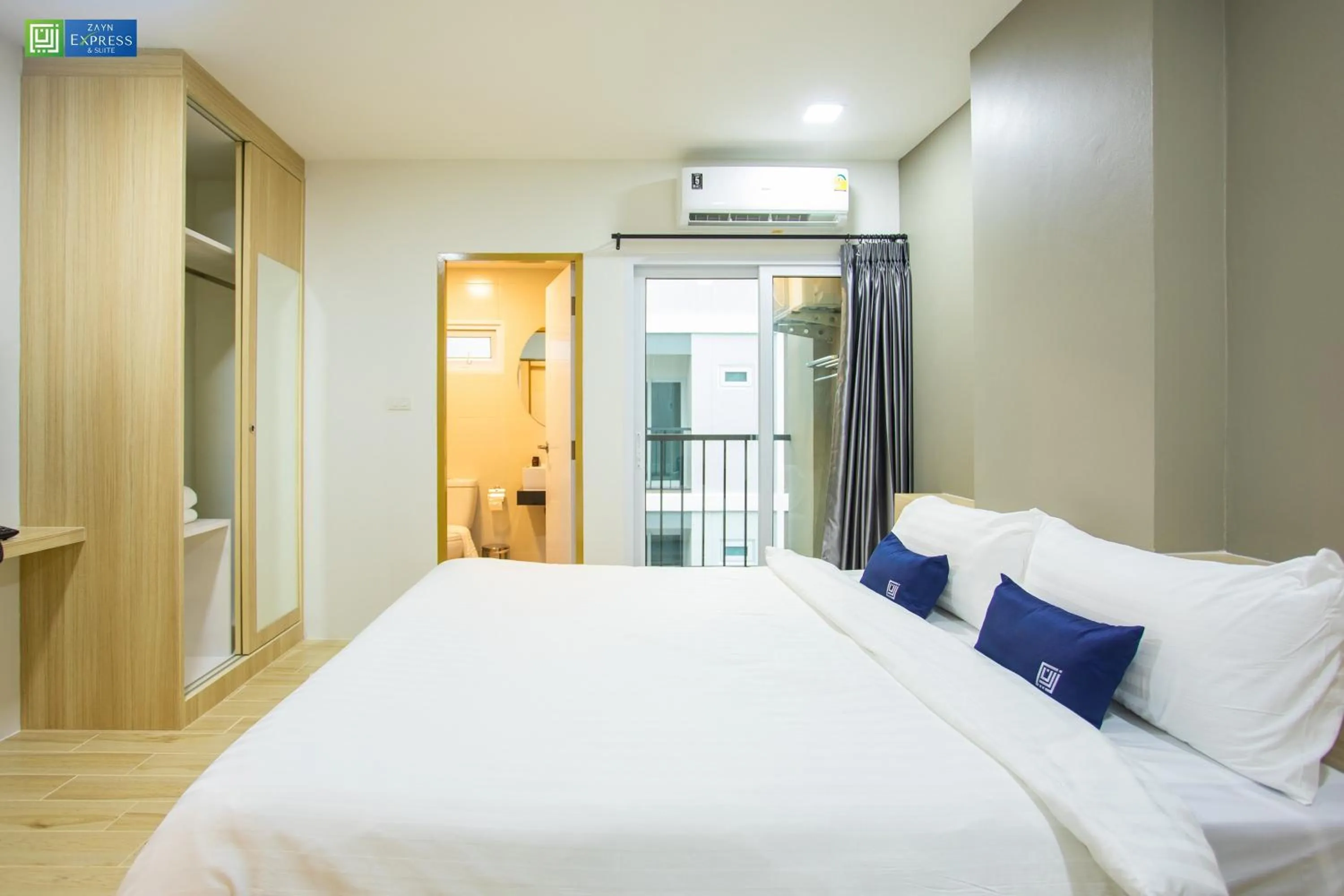 Bedroom, Bed in Zayn Express & Suites