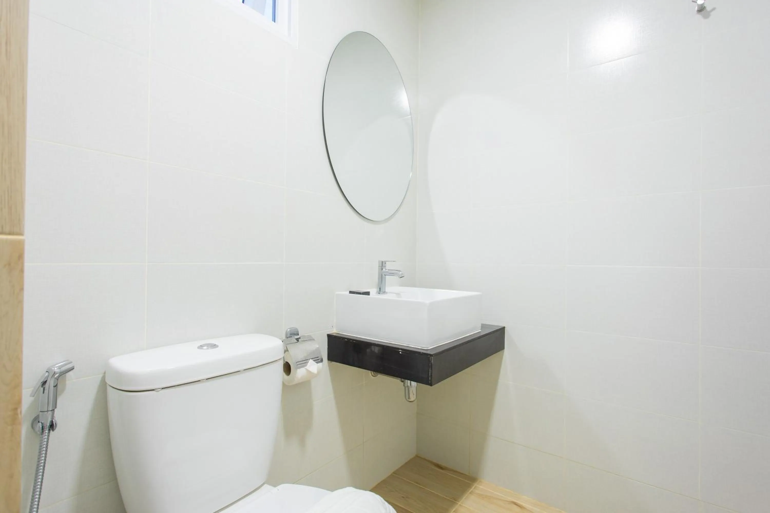 Bathroom in Zayn Express & Suites