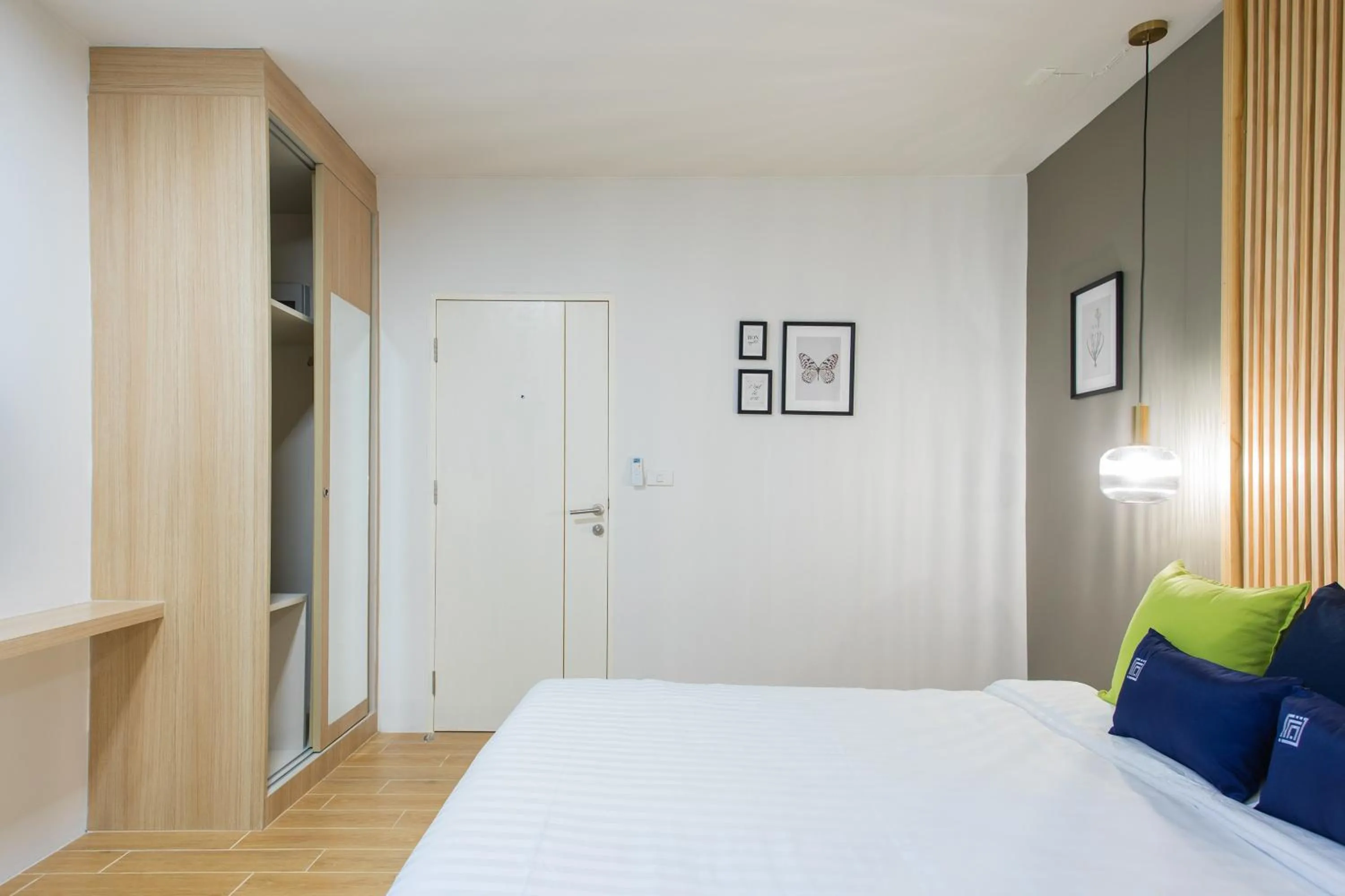 Bedroom, Bed in Zayn Express & Suites