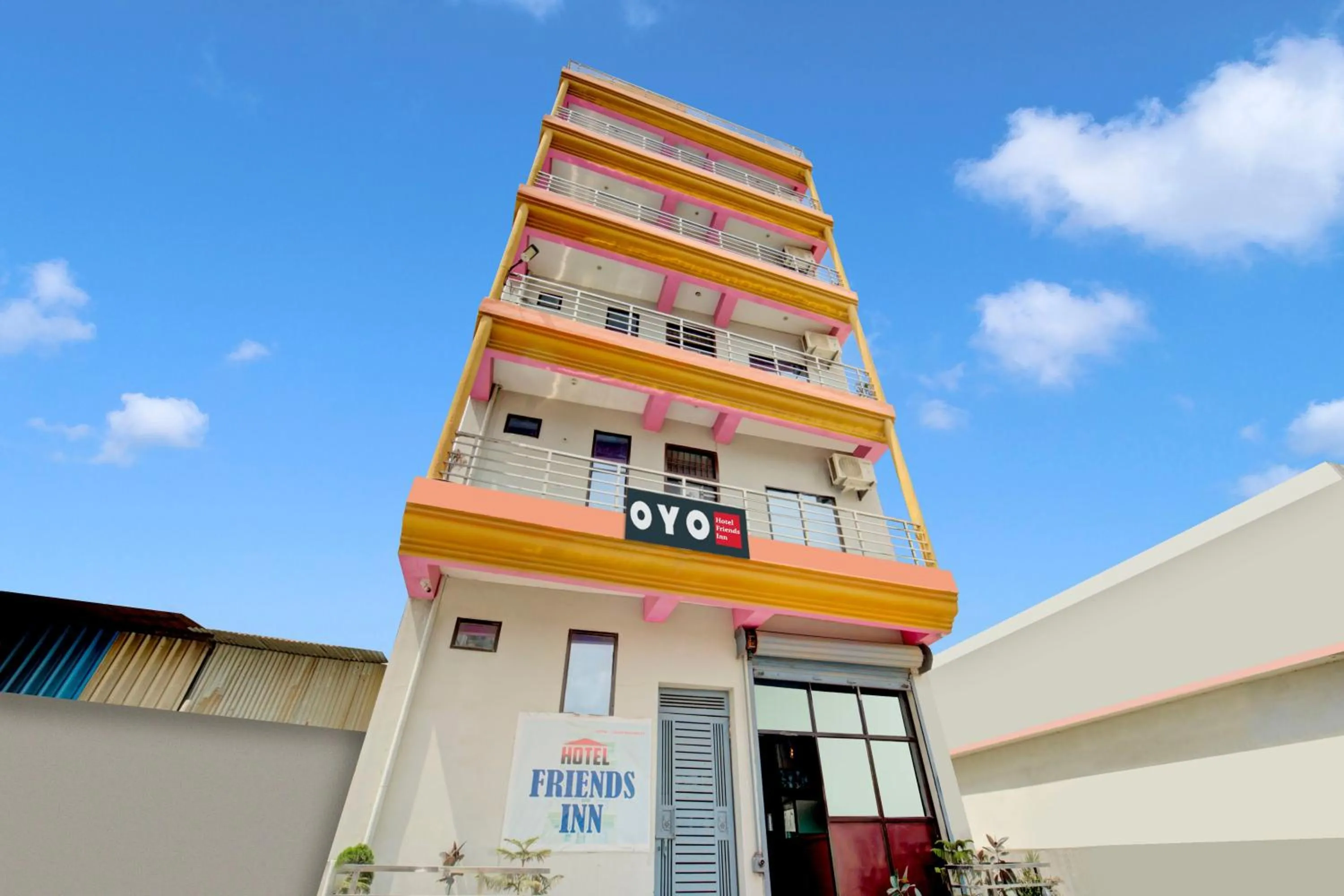 Facade/entrance in Hotel O Friends Inn
