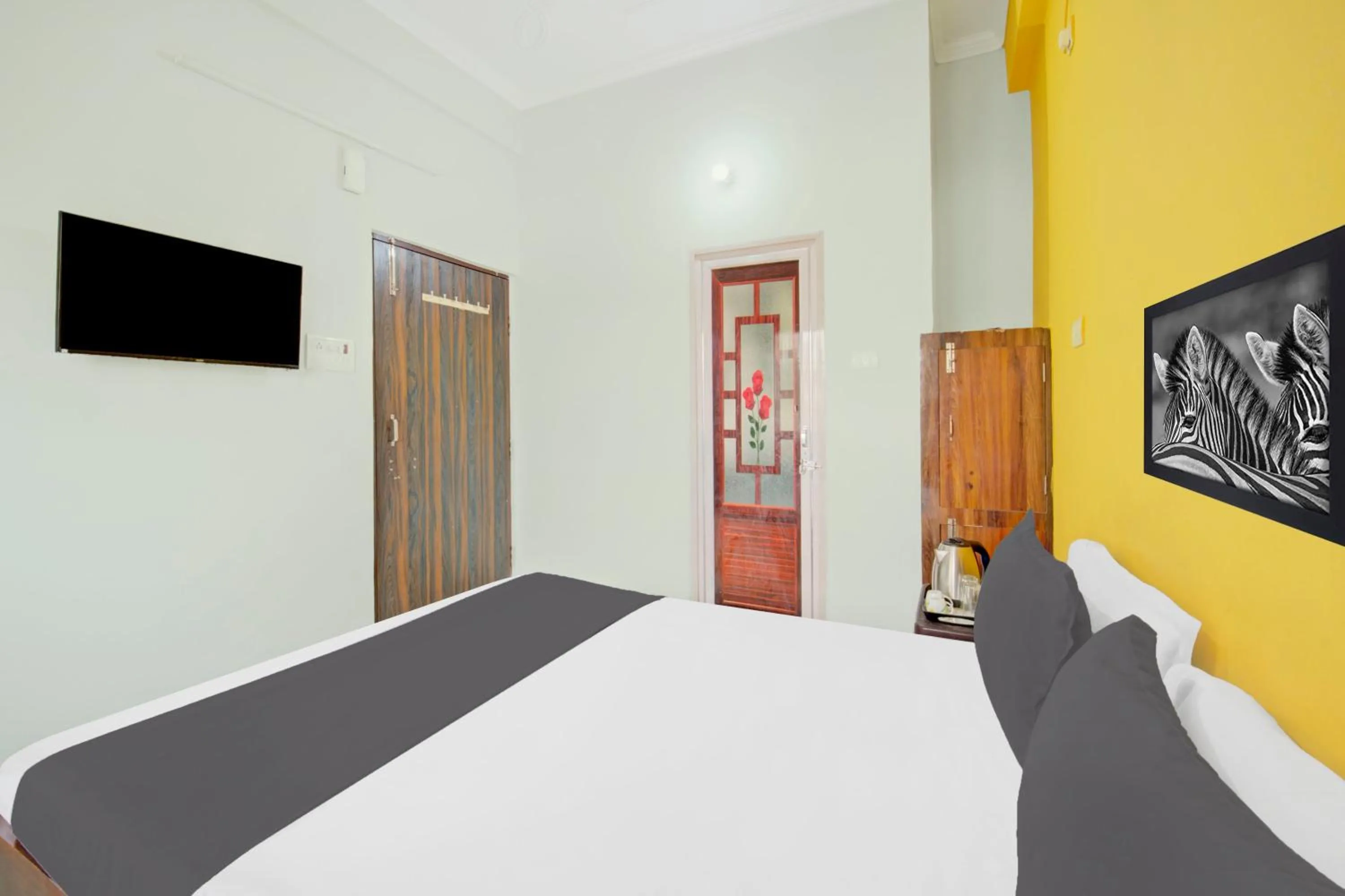 Bedroom, Bed in Hotel O Friends Inn