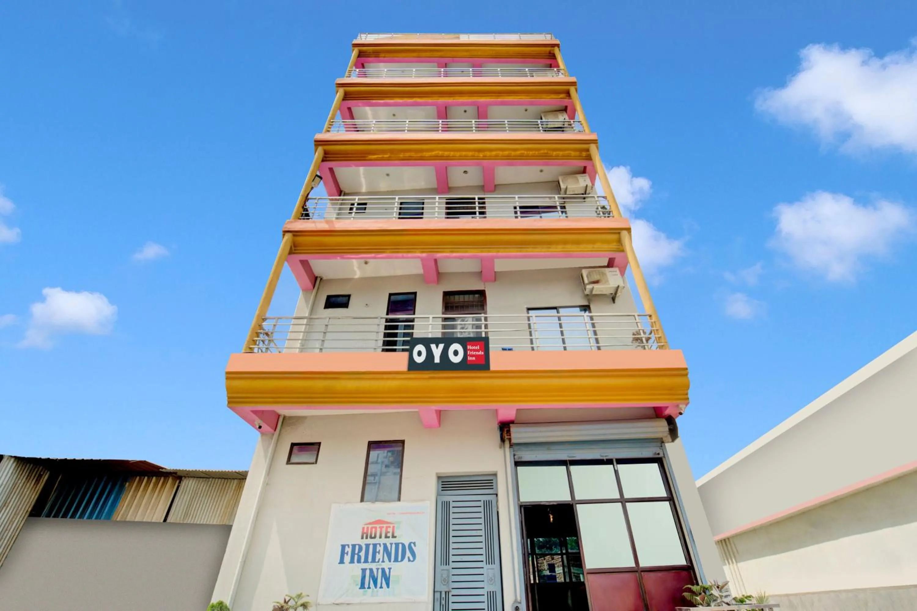 Facade/entrance in Hotel O Friends Inn