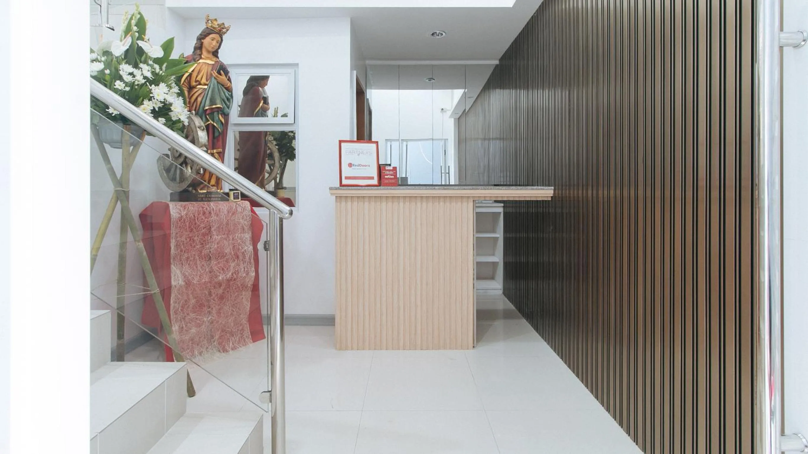 Lobby or reception in RedDoorz @ St. Catherine Residences Olongapo City