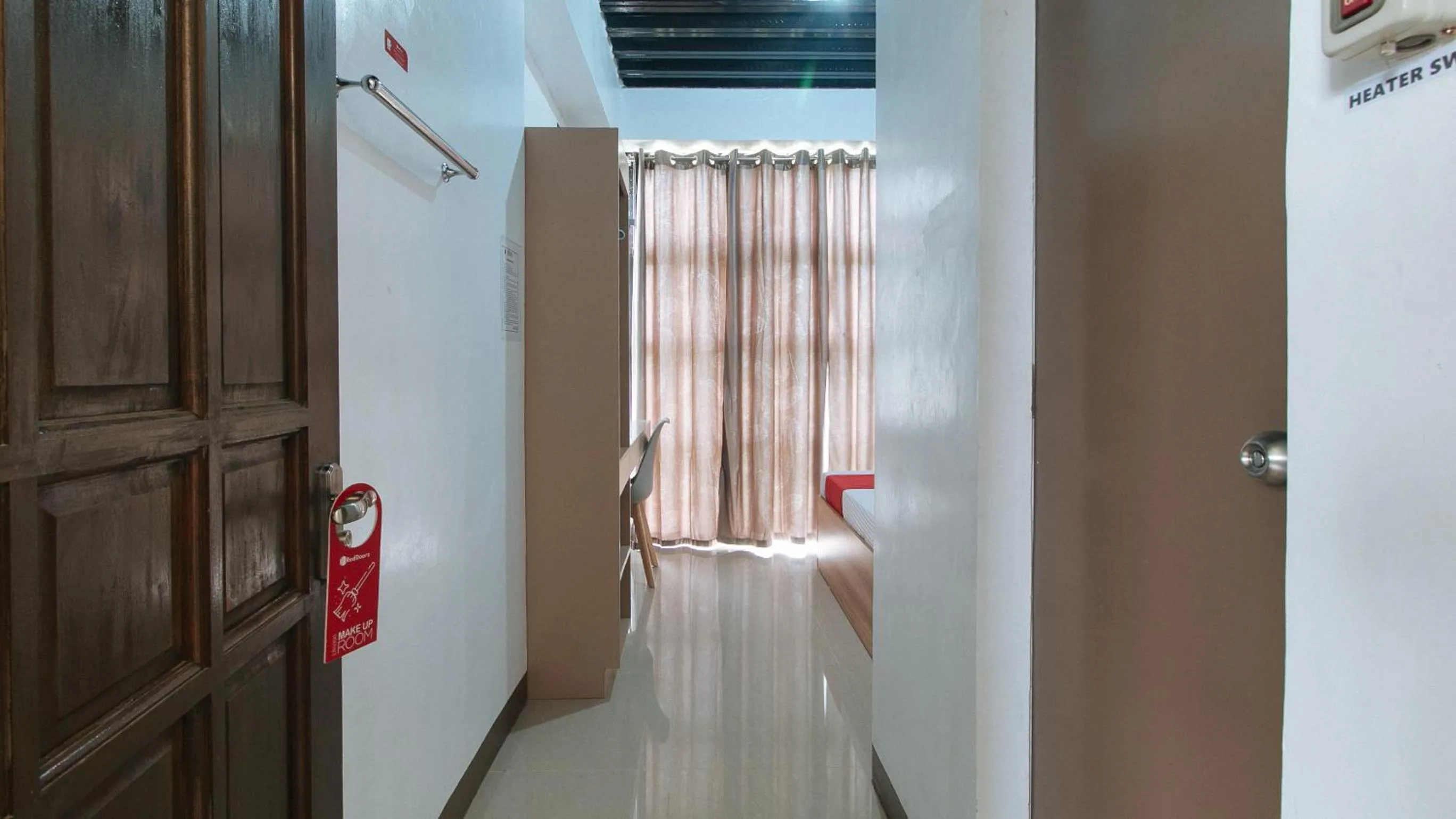 Bedroom in RedDoorz Near Iloilo International Airport