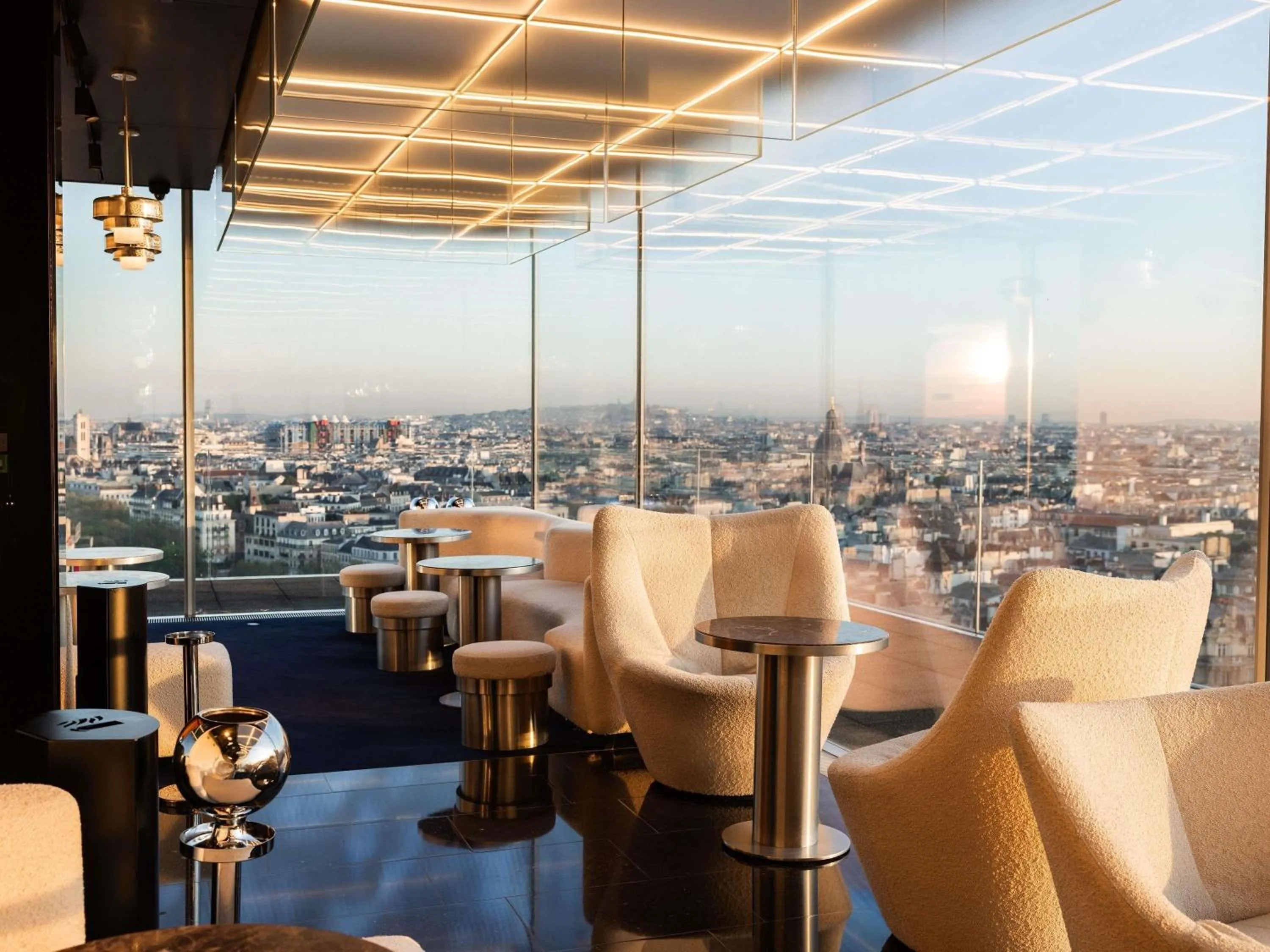 Lounge or bar in SO/ Paris Hotel