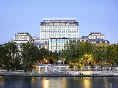 Property building in SO/ Paris Hotel Property building in SO/ Paris Hotel