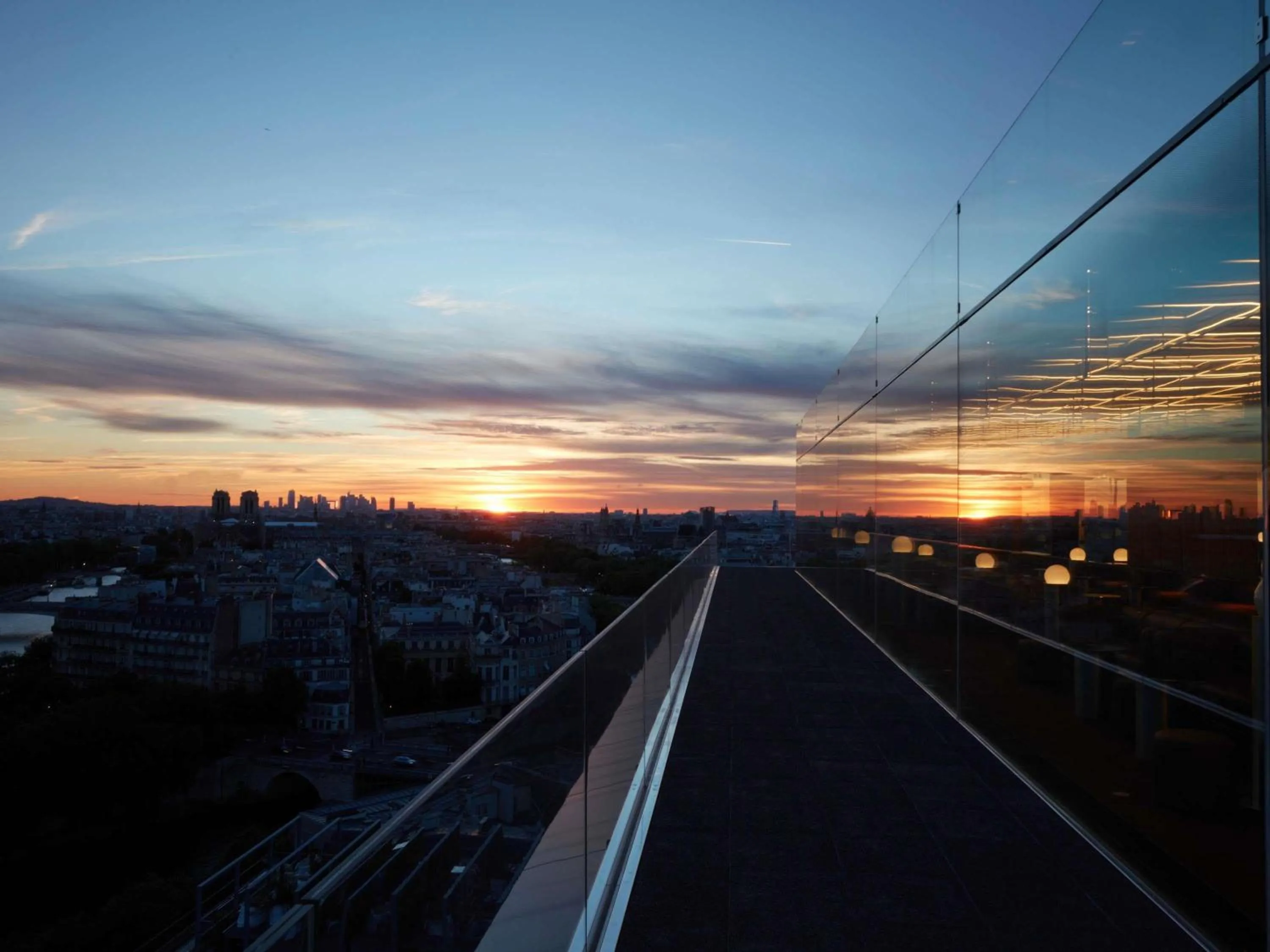 Lounge or bar in SO/ Paris Hotel