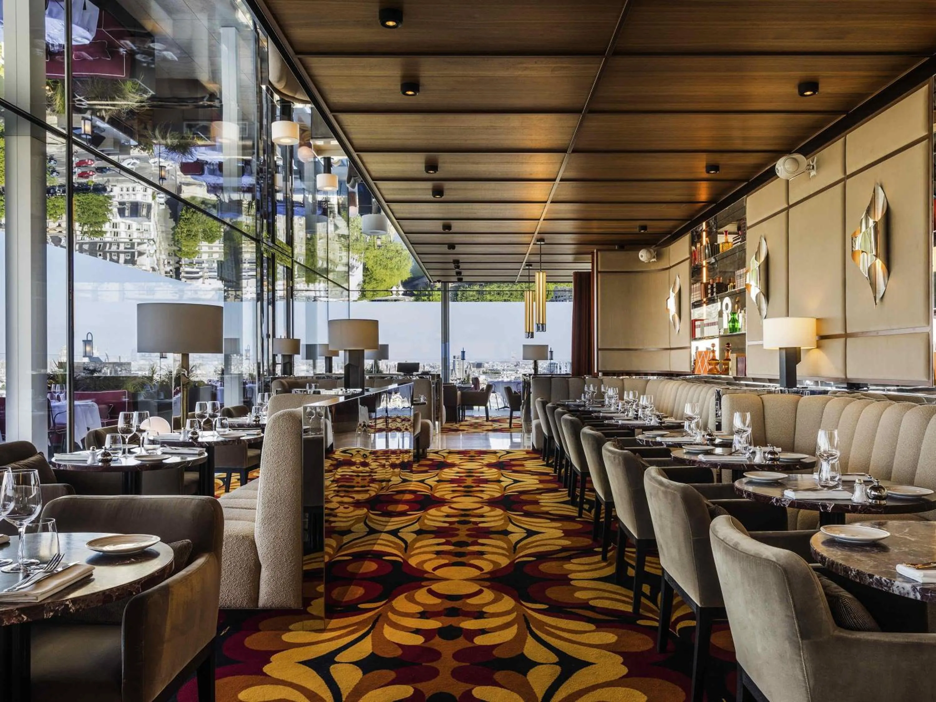 Restaurant/places to eat in SO/ Paris Hotel