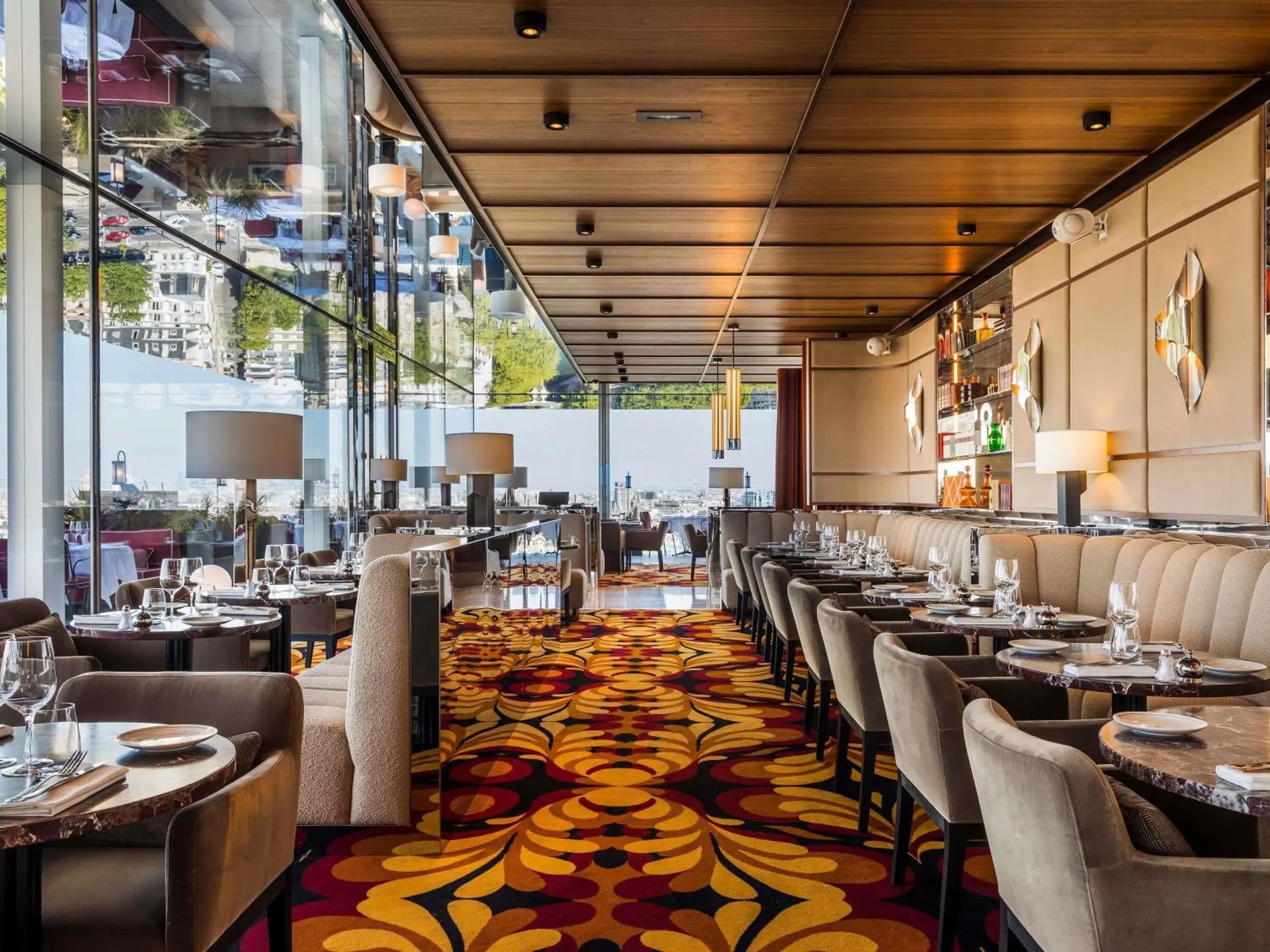 Restaurant/places to eat in SO/ Paris Hotel Restaurant/places to eat in SO/ Paris Hotel