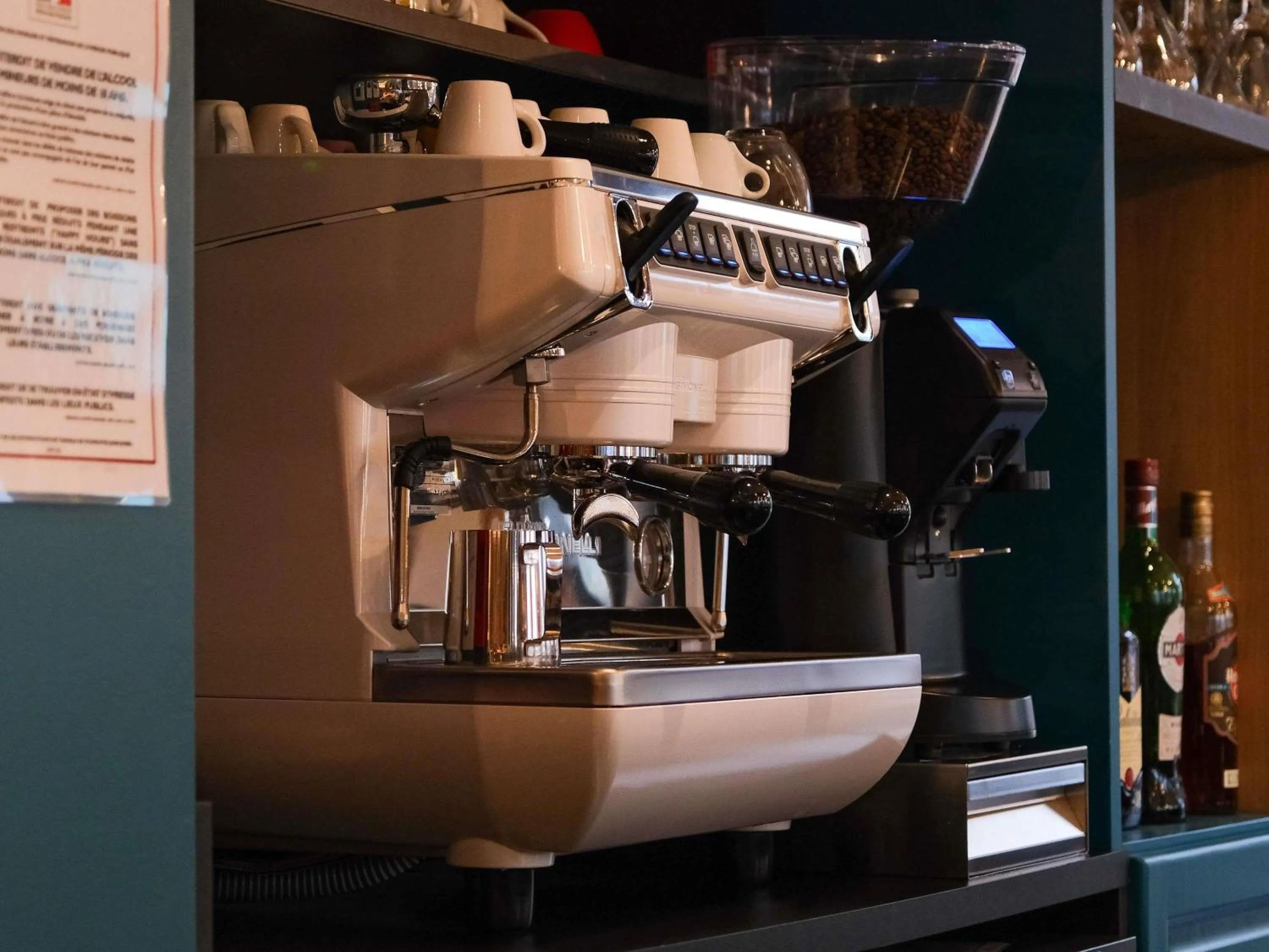 Lounge or bar in Greet Hôtel Orthez Bearn