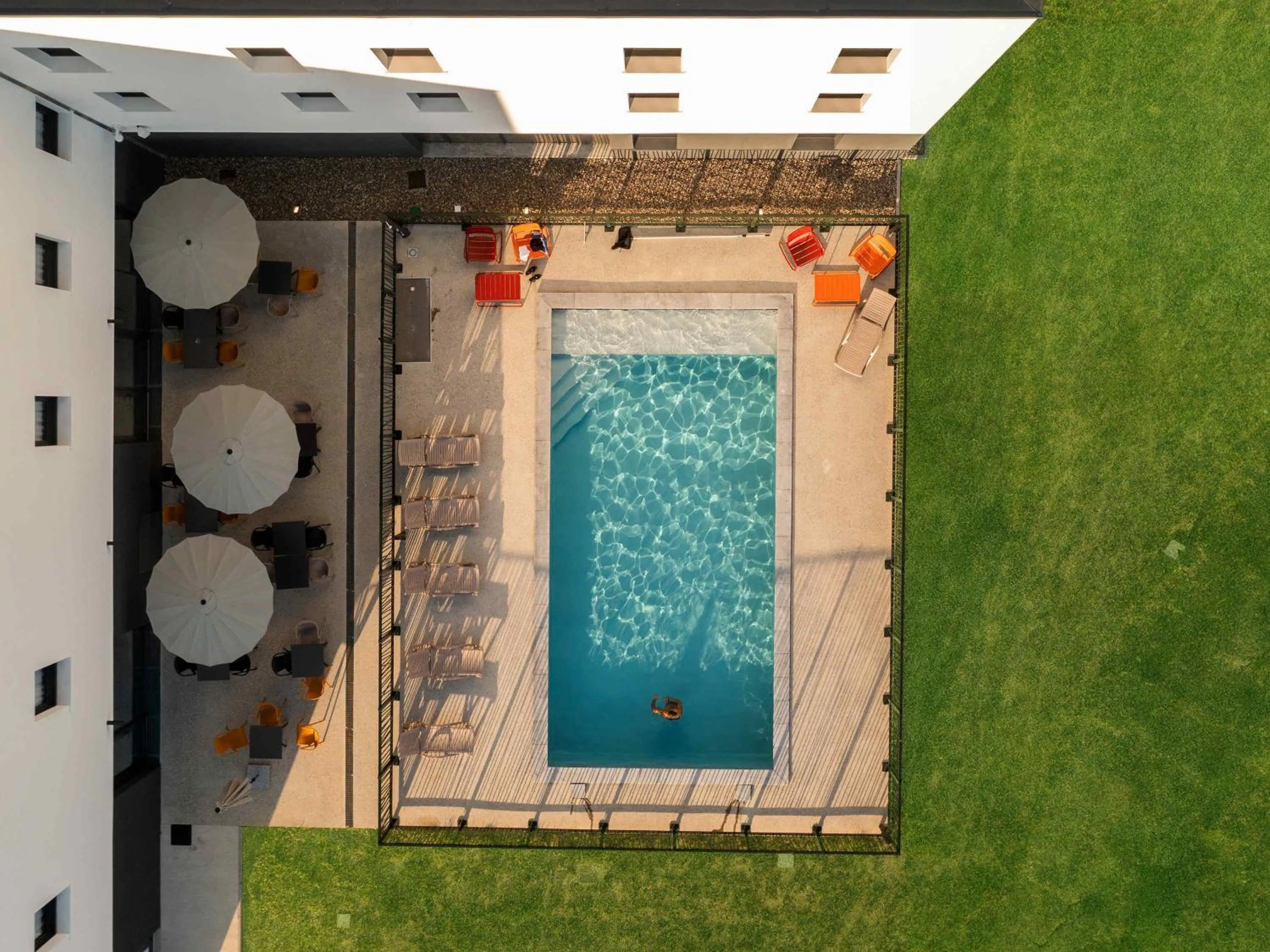 Pool view in Greet Hôtel Orthez Bearn