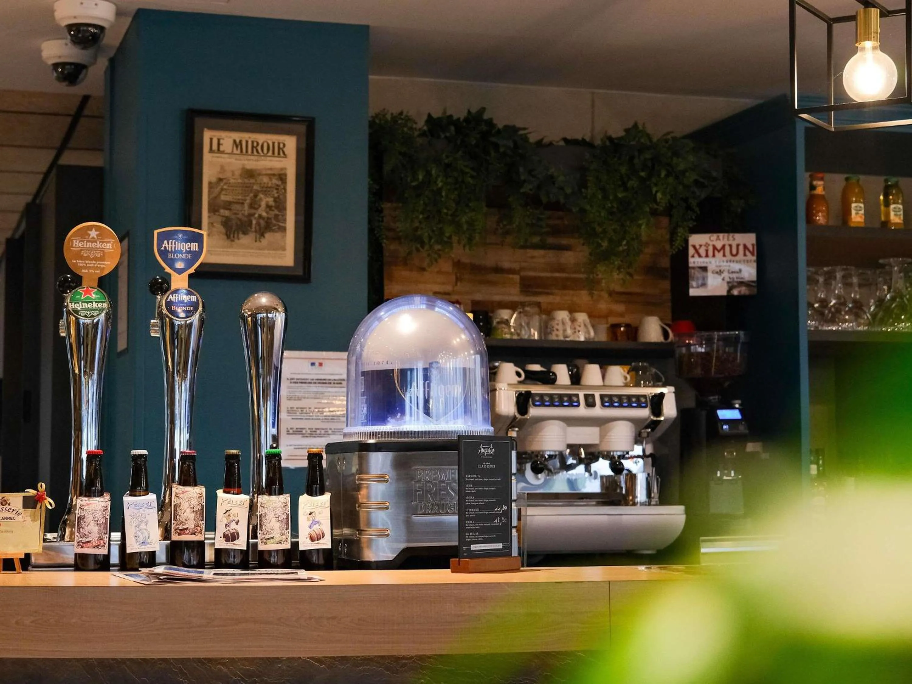 Lounge or bar in Greet Hôtel Orthez Bearn