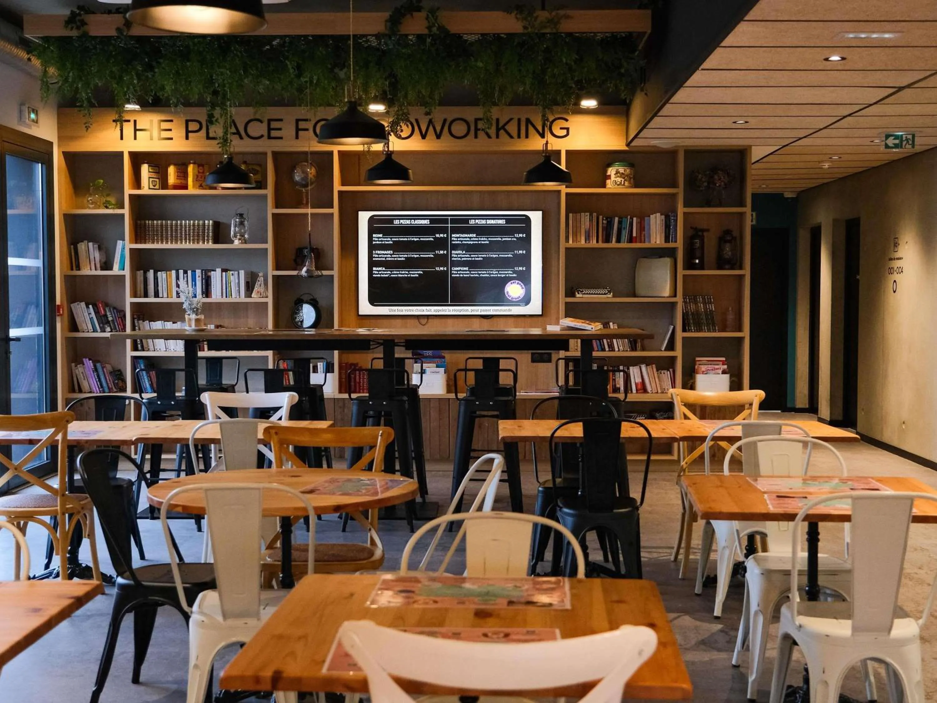 Meeting/conference room in Greet Hôtel Orthez Bearn