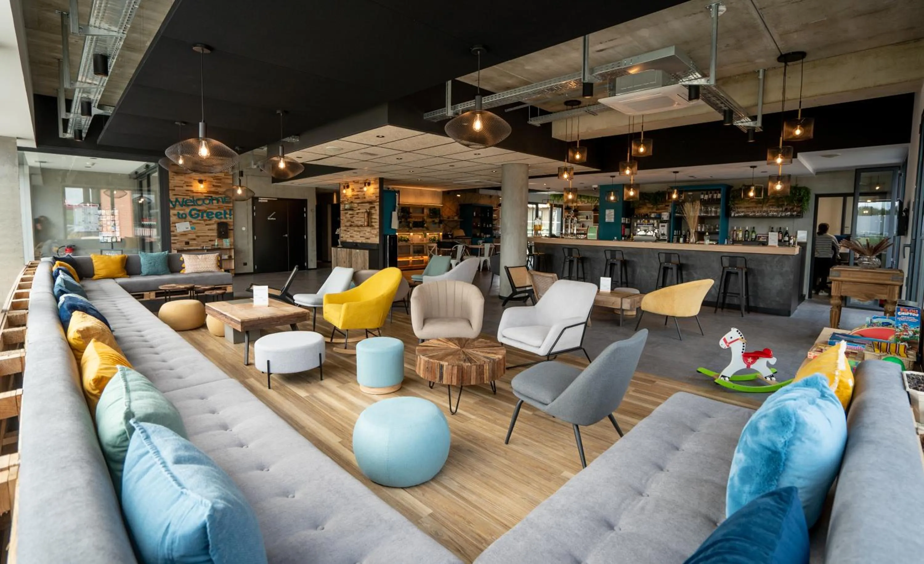 Lounge or bar in Greet Hôtel Orthez Bearn