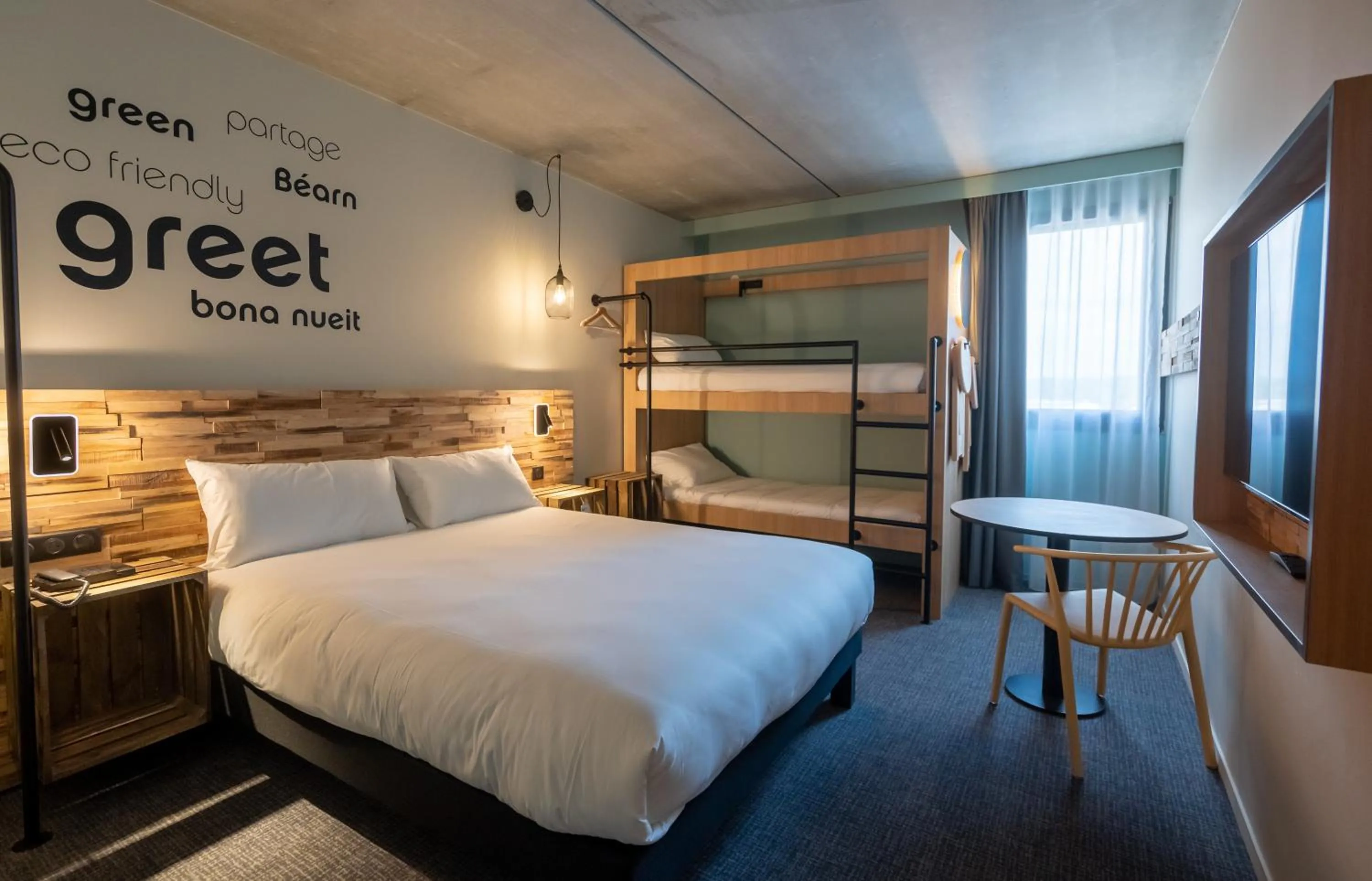 children, Bed in Greet Hôtel Orthez Bearn