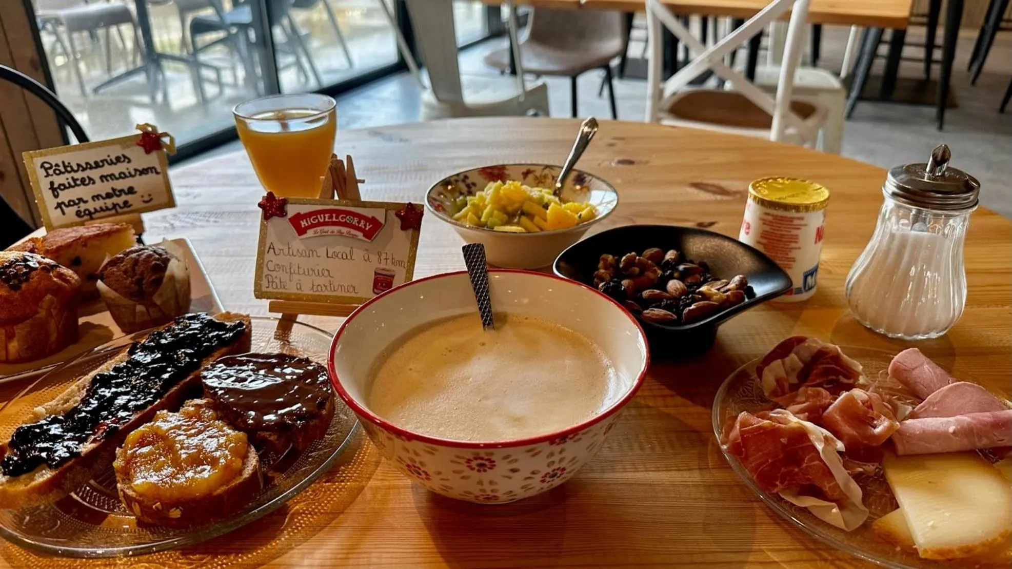 Breakfast in Greet Hôtel Orthez Bearn