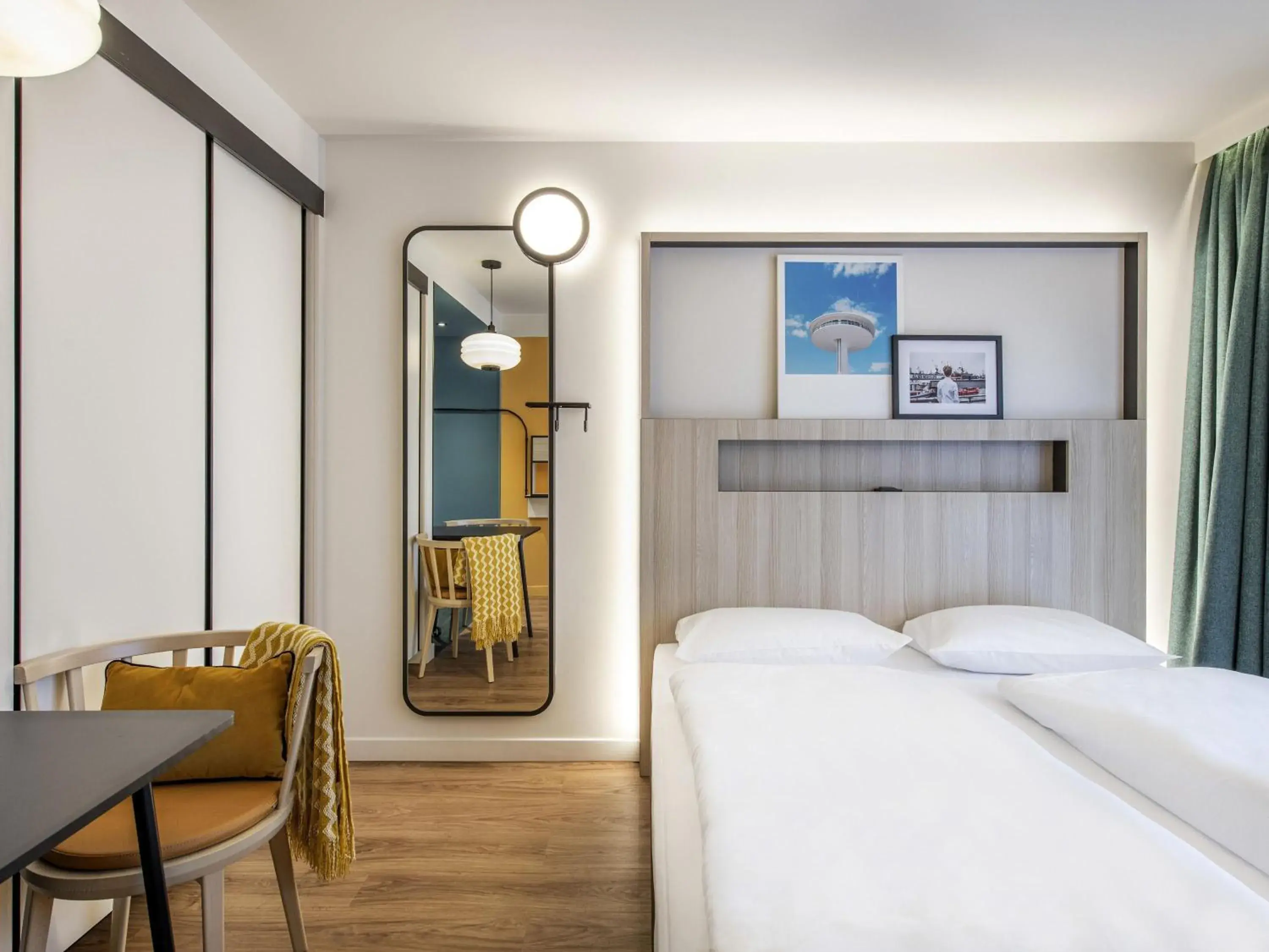 Property building, Bed in Aparthotel Adagio access Hamburg Property building, Bed in Aparthotel Adagio access Hamburg