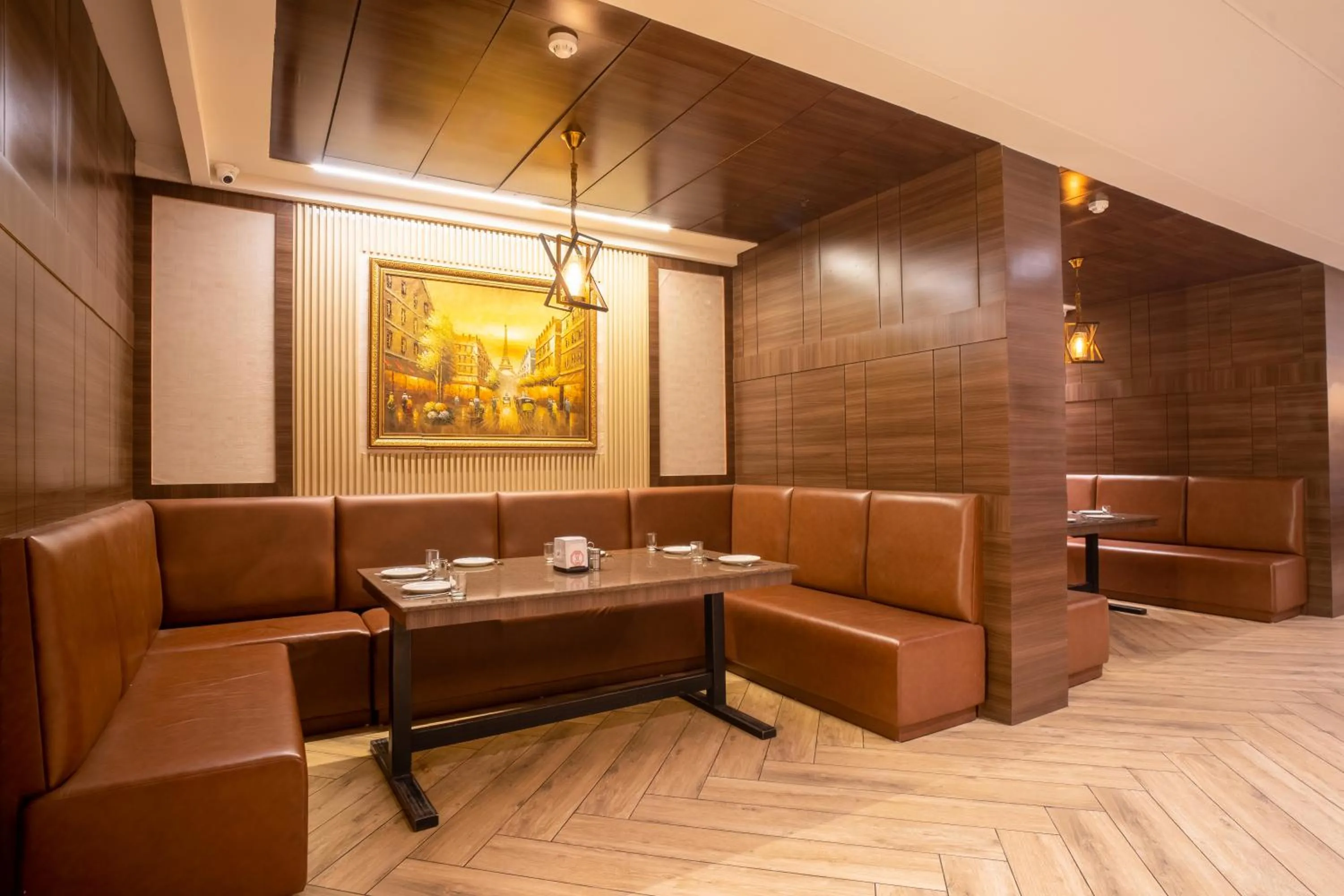 Restaurant/places to eat in SANDOZ Pribson Hotel near Golden Temple