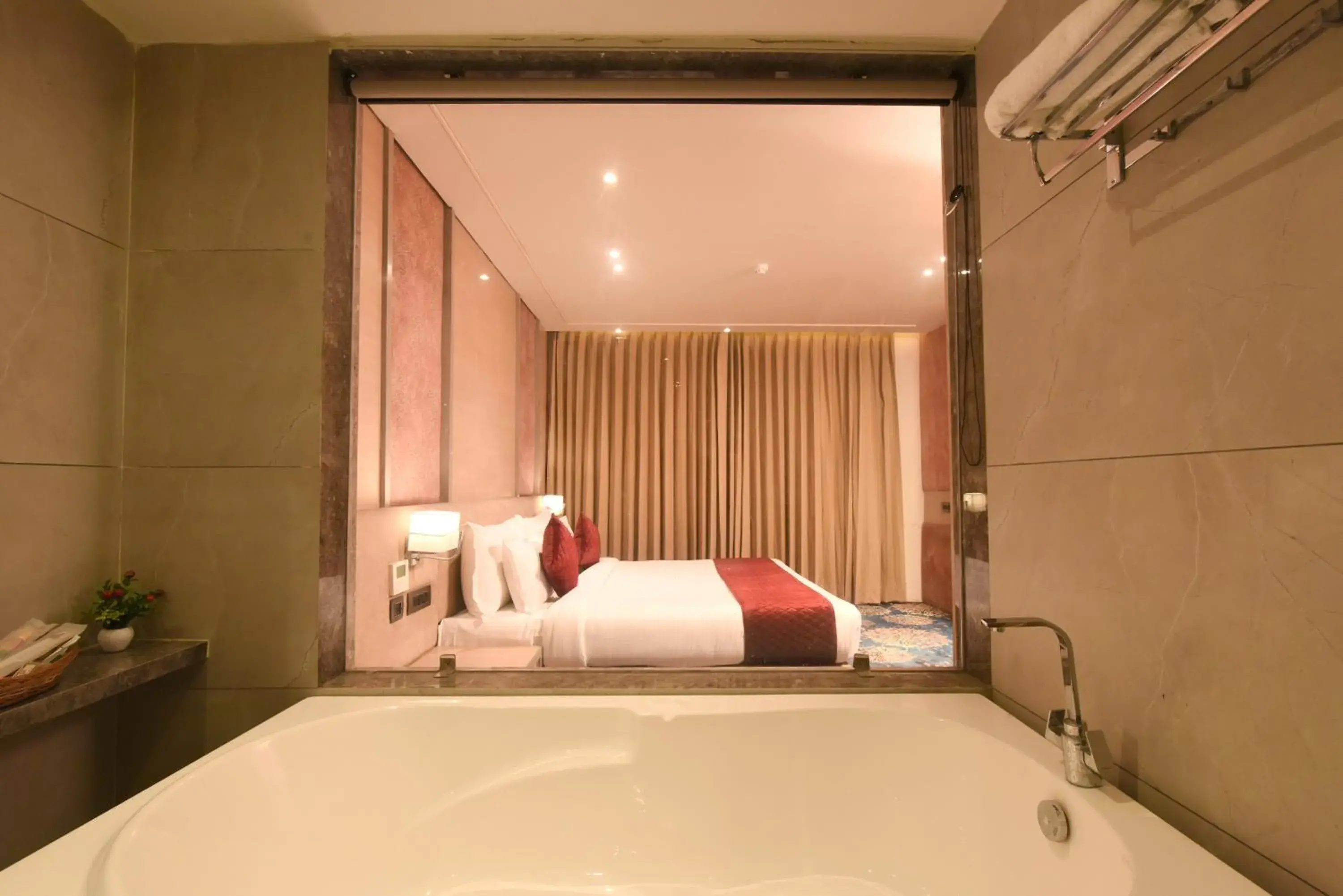 Bathroom, Bed in SANDOZ Pribson Hotel near Golden Temple Bathroom, Bed in SANDOZ Pribson Hotel near Golden Temple