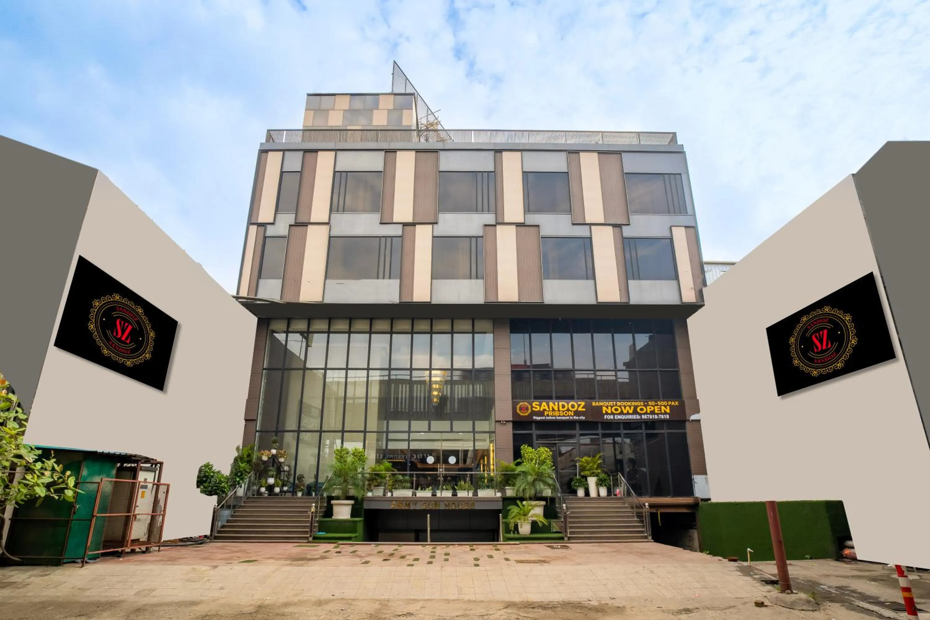 Facade/entrance in SANDOZ Pribson Hotel near Golden Temple