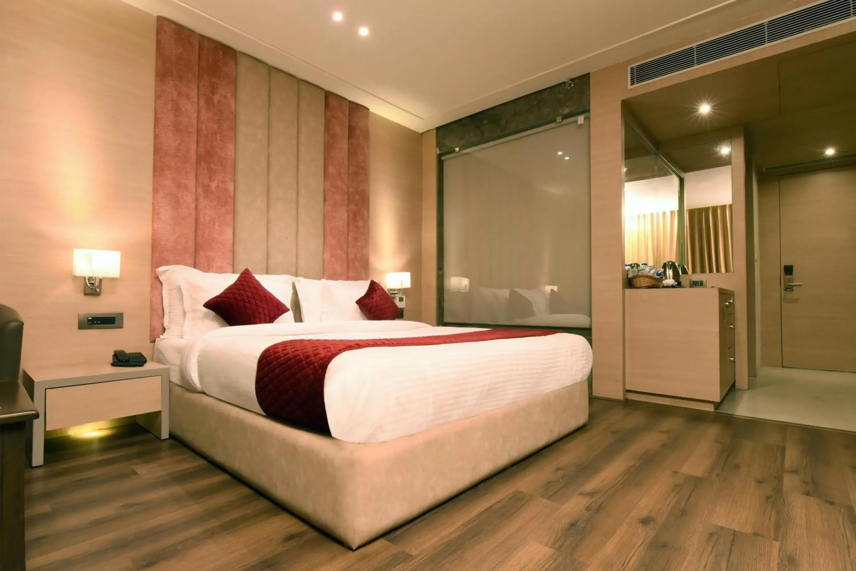 Deluxe Room in SANDOZ Pribson Hotel near Golden Temple Deluxe Room in SANDOZ Pribson Hotel near Golden Temple