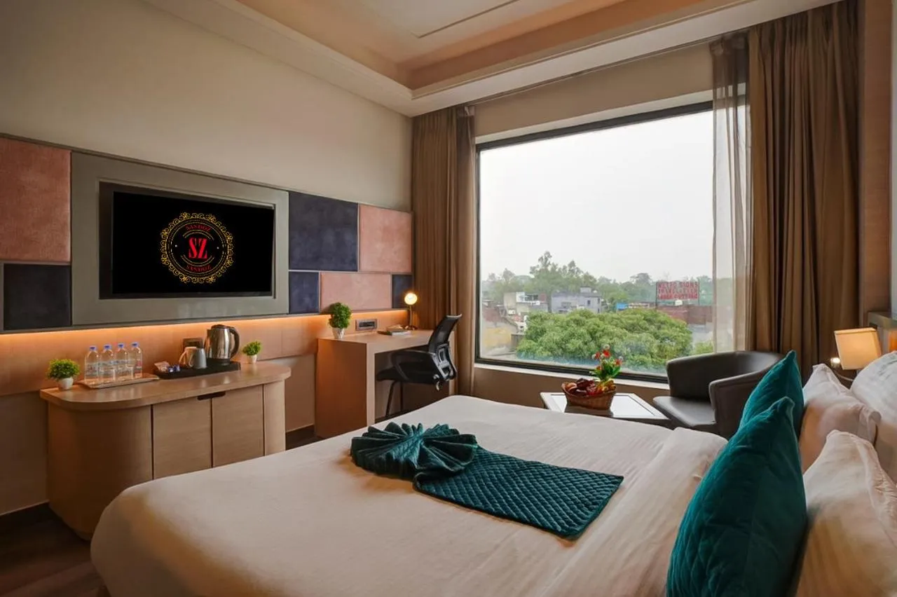 Bed in SANDOZ Pribson Hotel near Golden Temple