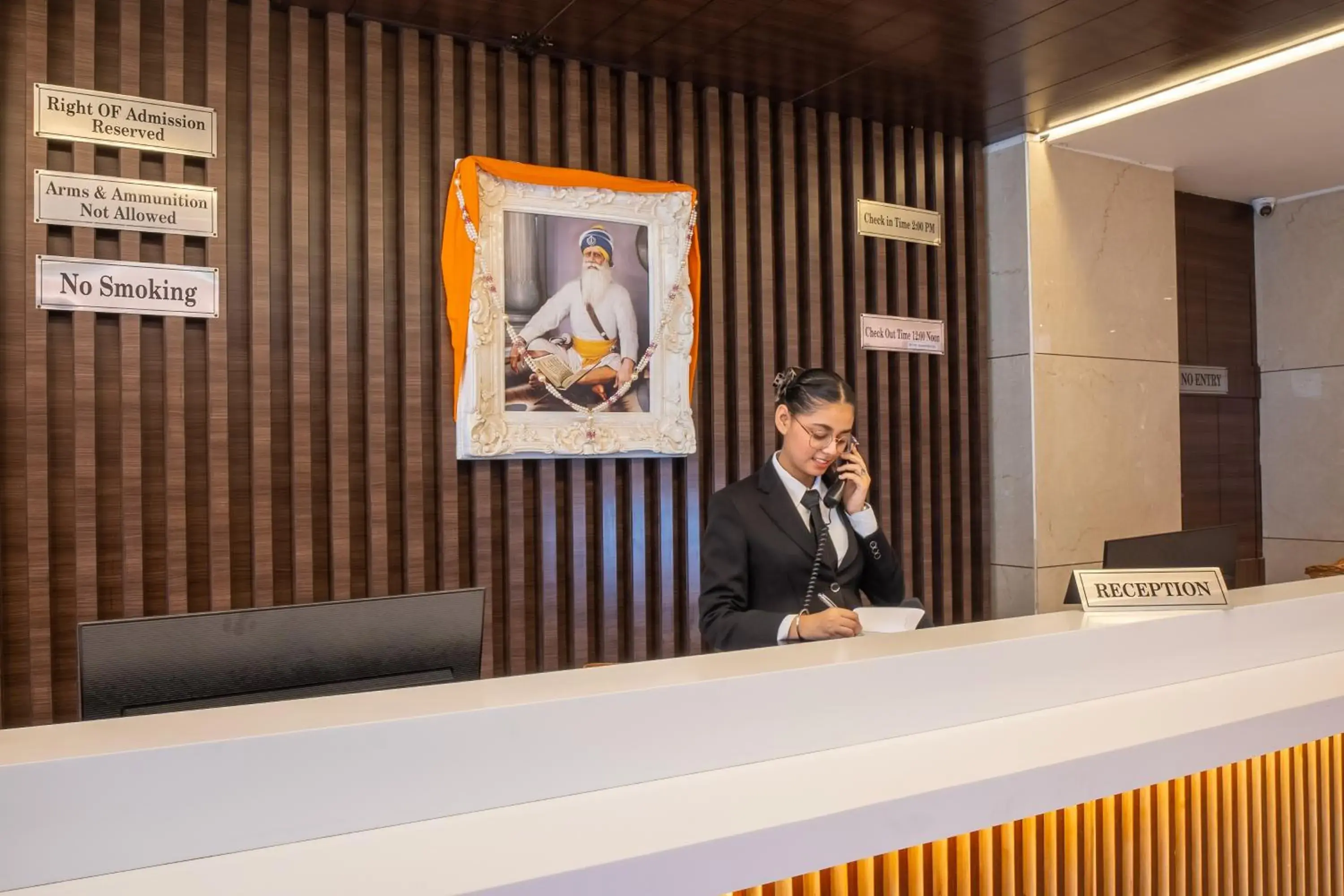 Lobby or reception in SANDOZ Pribson Hotel near Golden Temple Lobby or reception in SANDOZ Pribson Hotel near Golden Temple