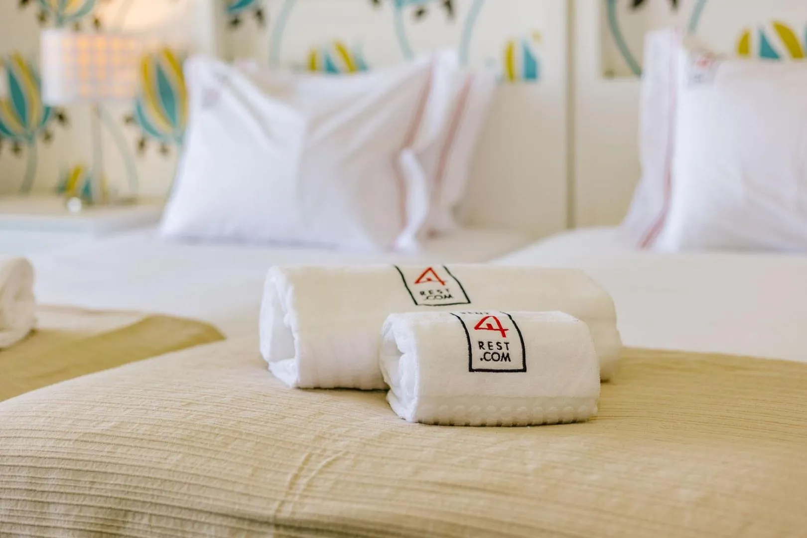 Bed in Rent4Rest Estoril Beachfront Apartments